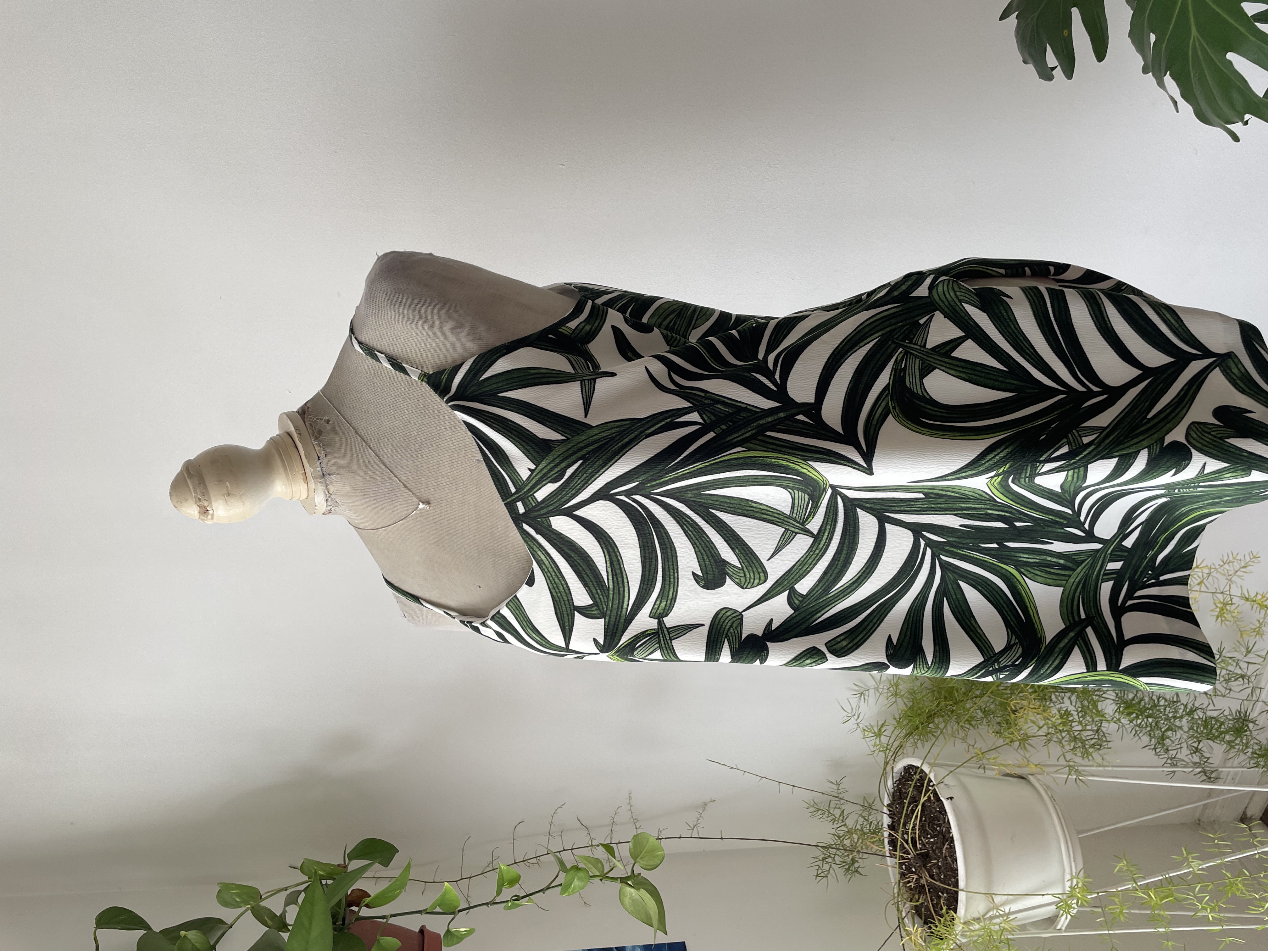 Mini vestido tropical. Talla: M 2