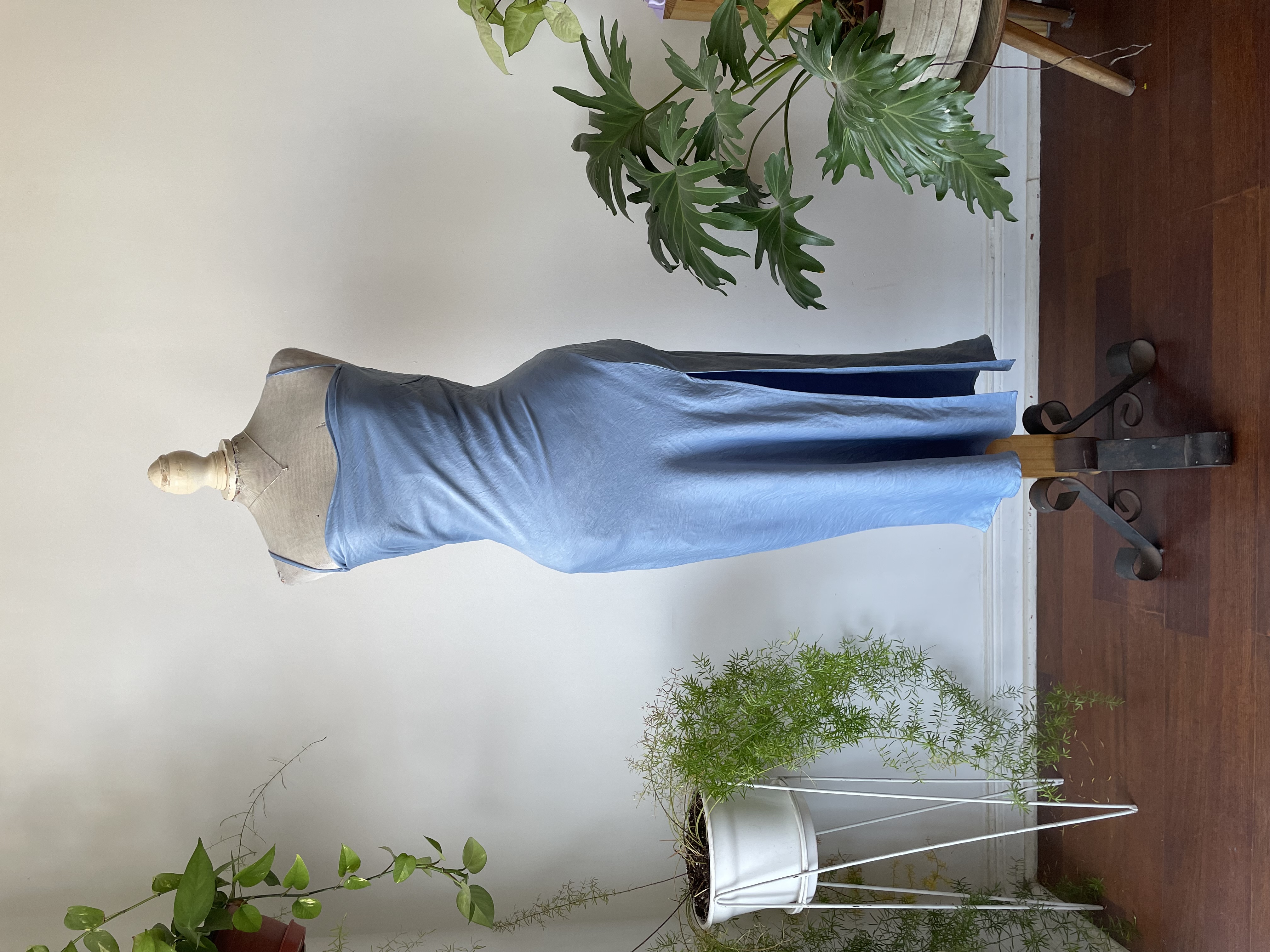 Vestido satén celeste: talla: S 1