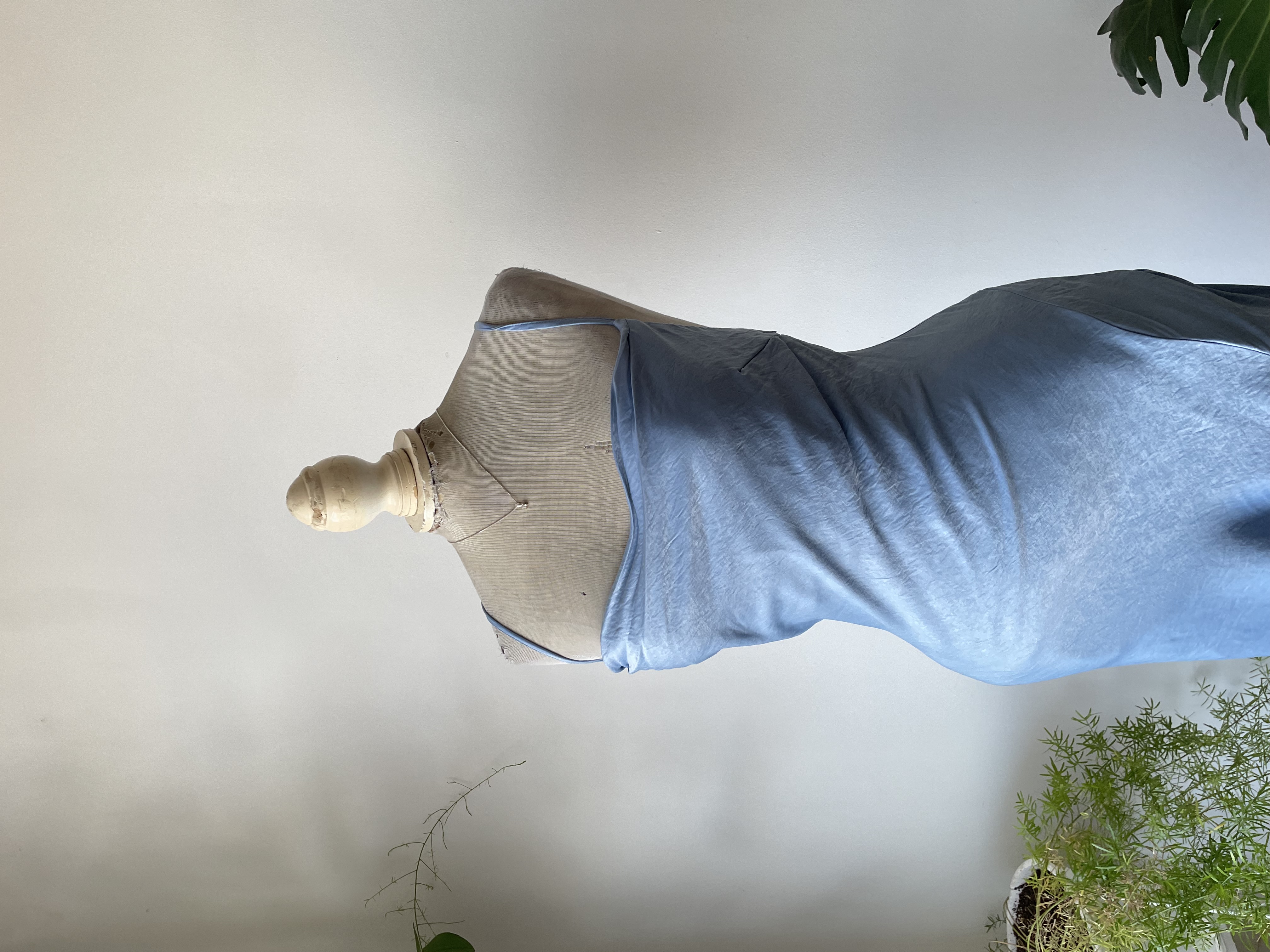 Vestido satén celeste: talla: S 4