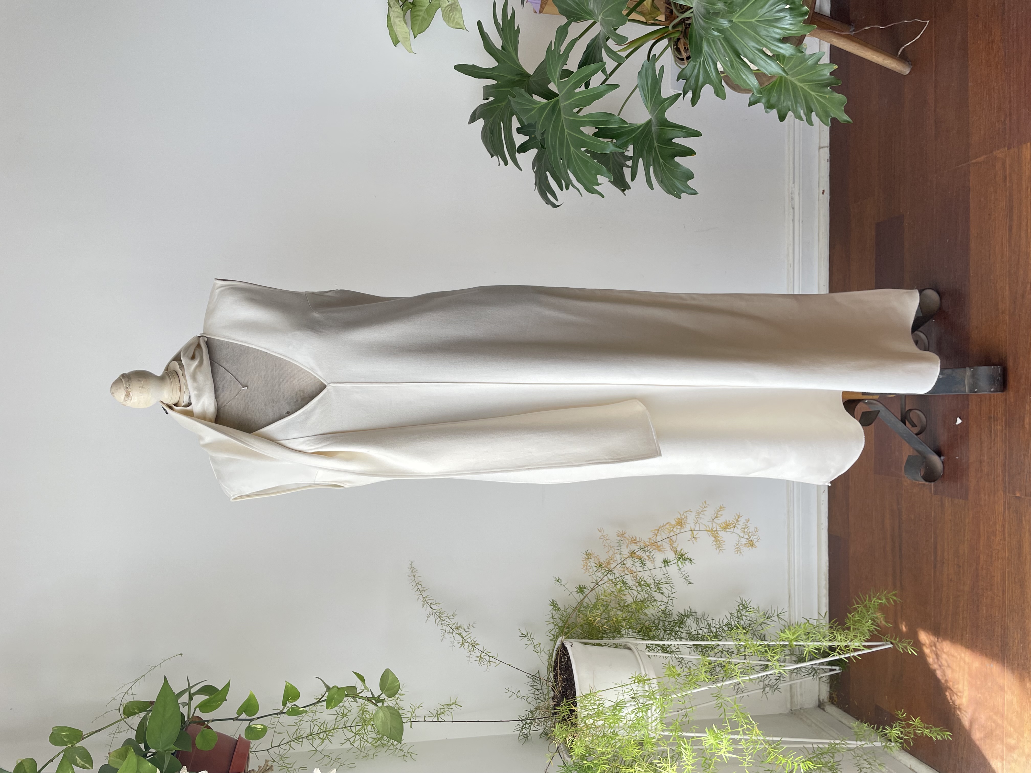 Vestido crema lazo. Talla: L 1