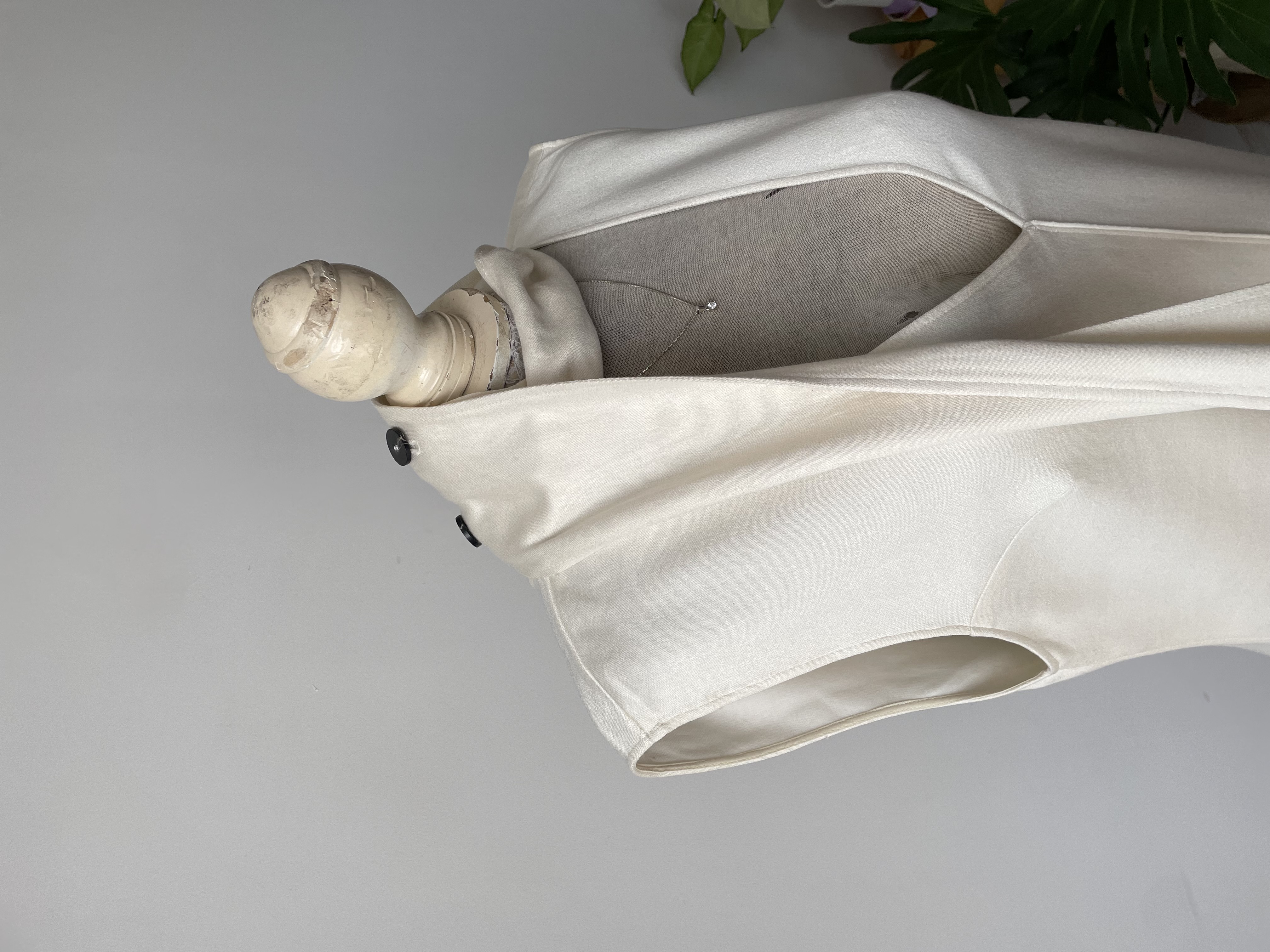 Vestido crema lazo. Talla: L 2