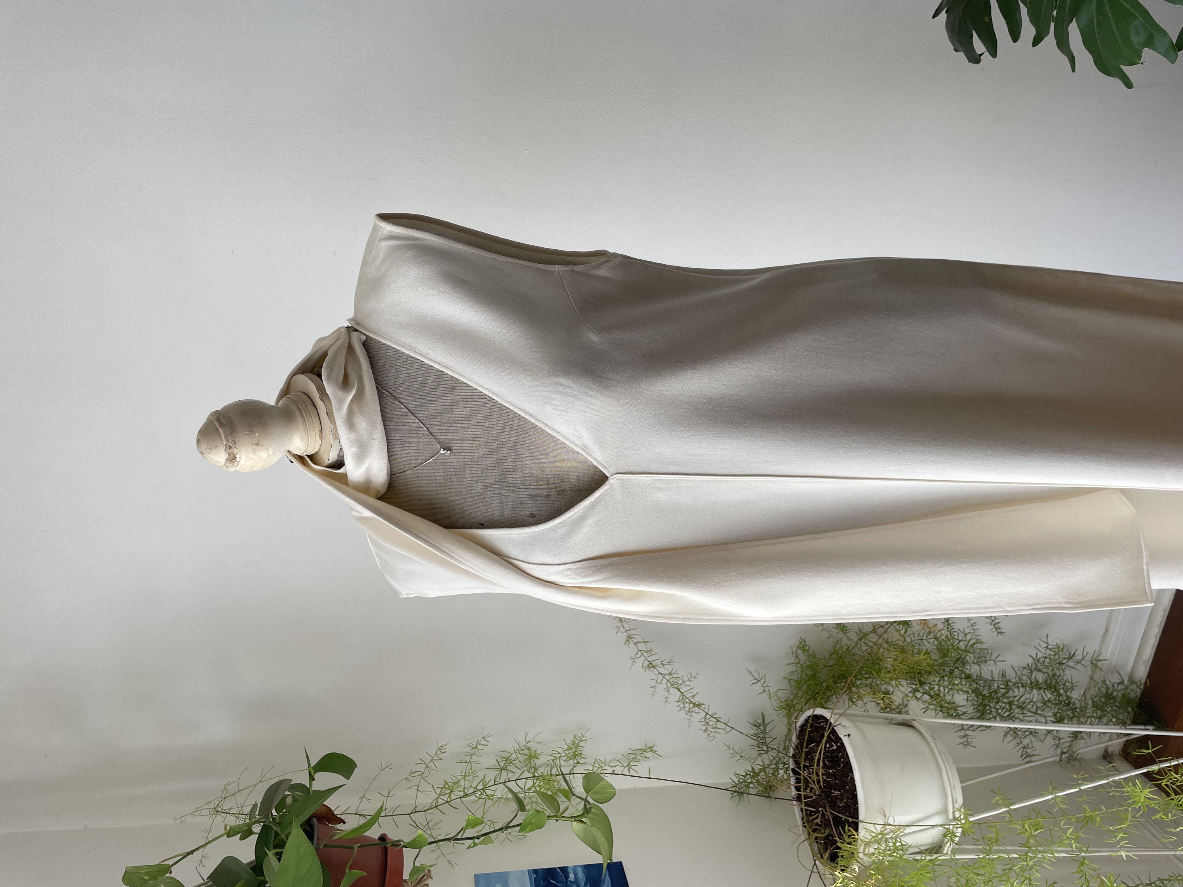 Vestido crema lazo. Talla: L 4