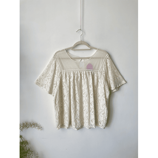 Polera crema. Talla: XL