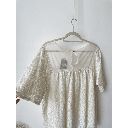 Polera crema. Talla: XL