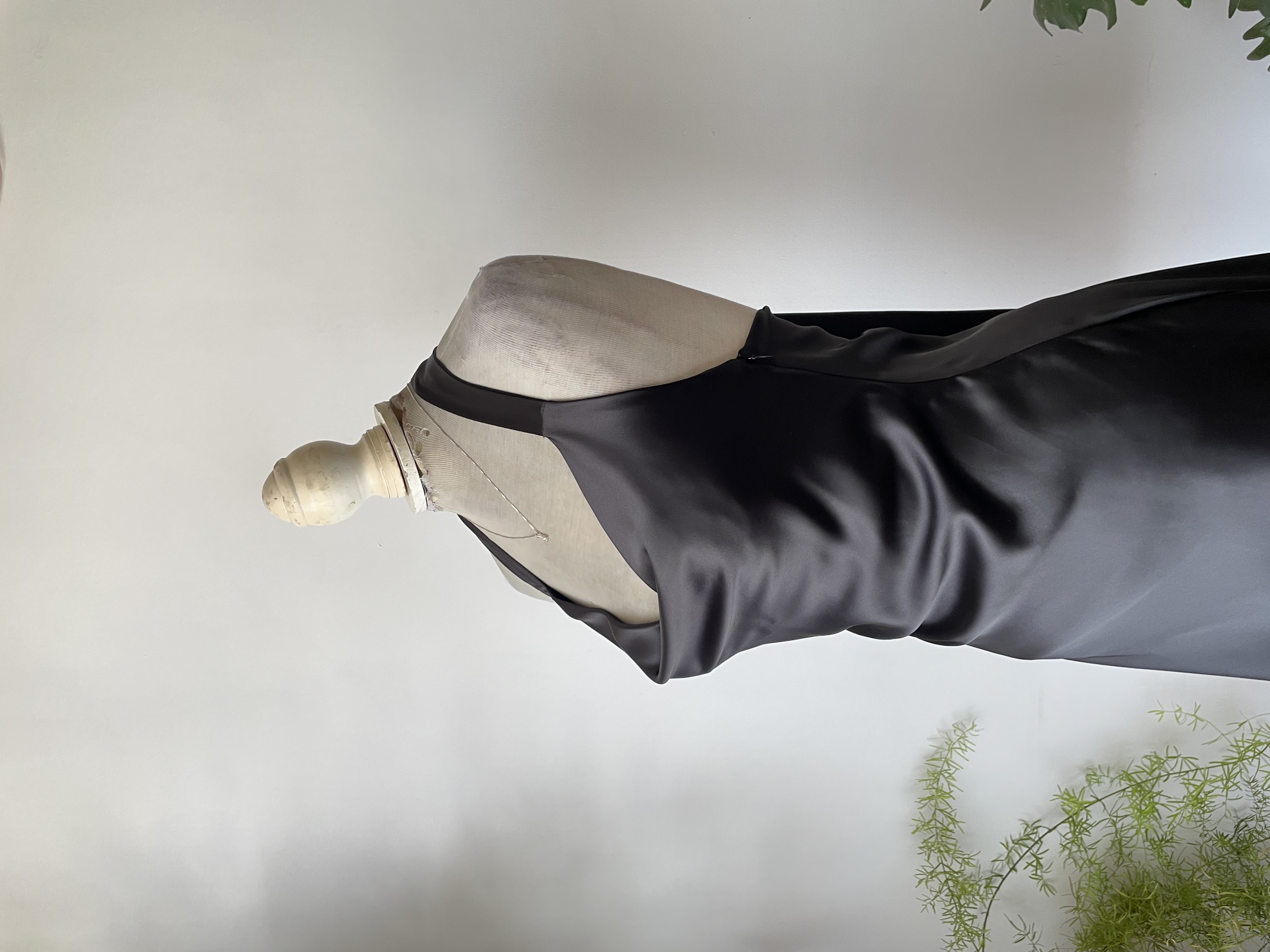 Vestido satinado lazo. Talla: XS 2