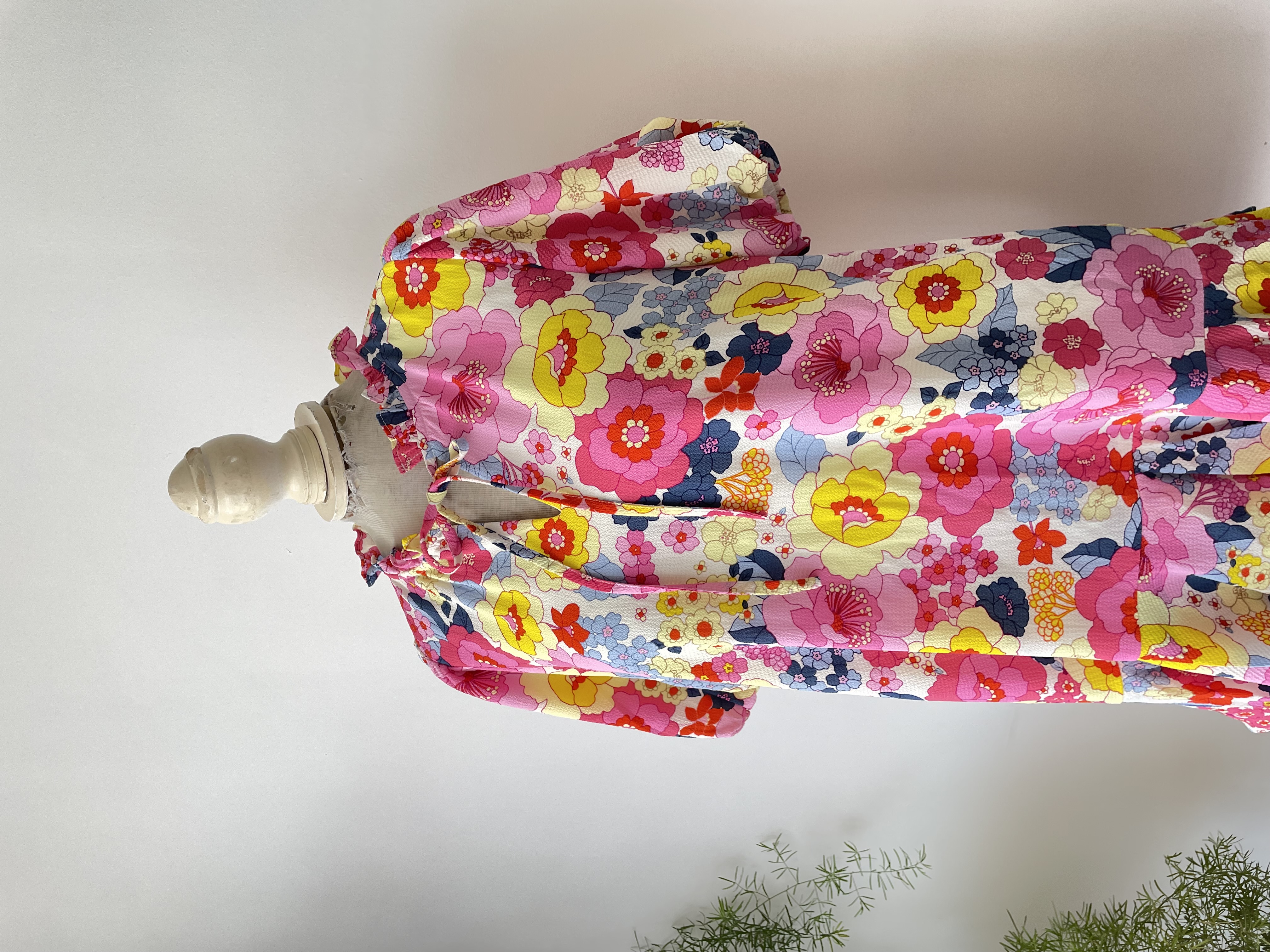 Vestido floral. Talla: S 2