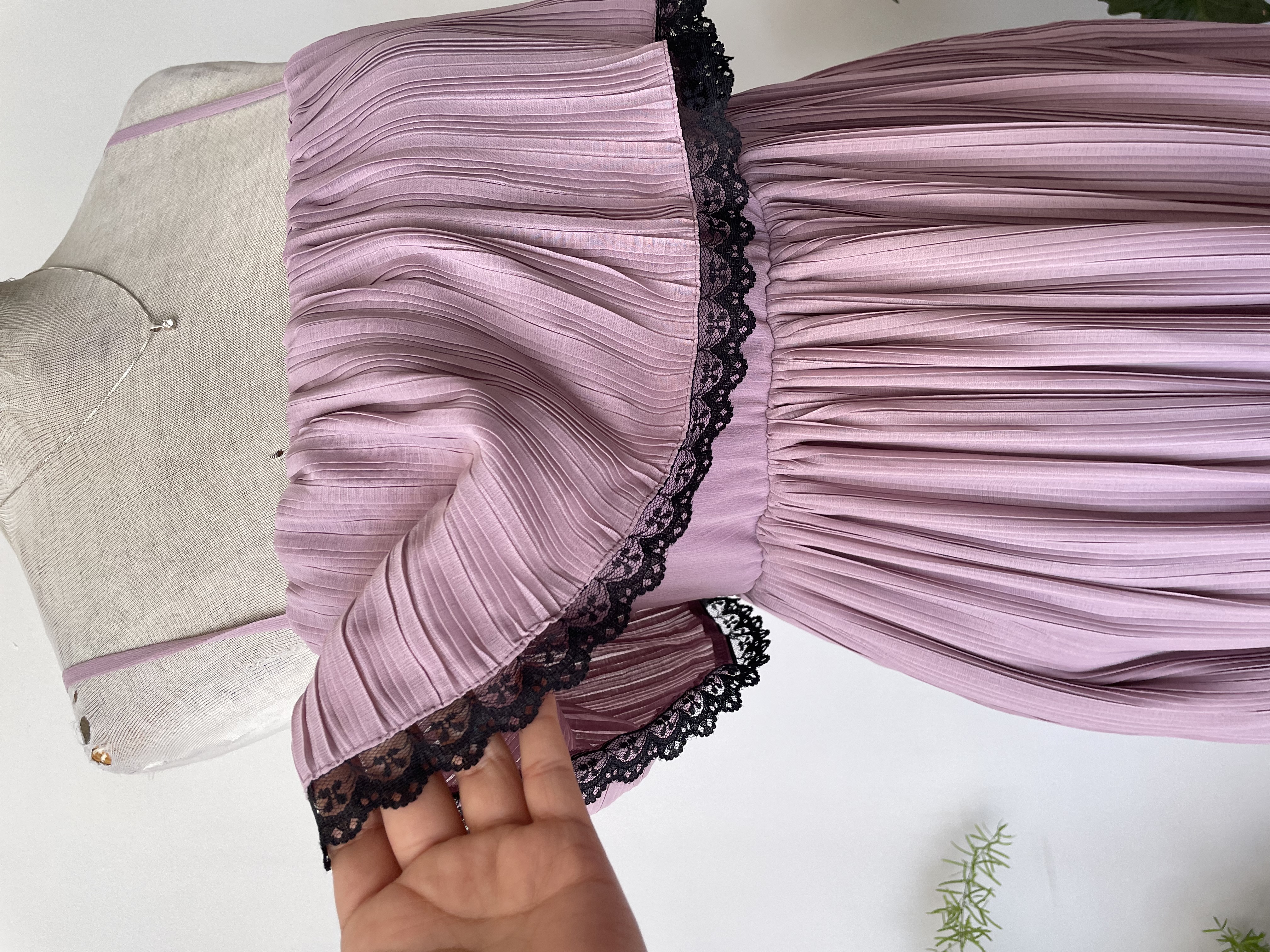 Vestido lila plisado. Talla: S 3