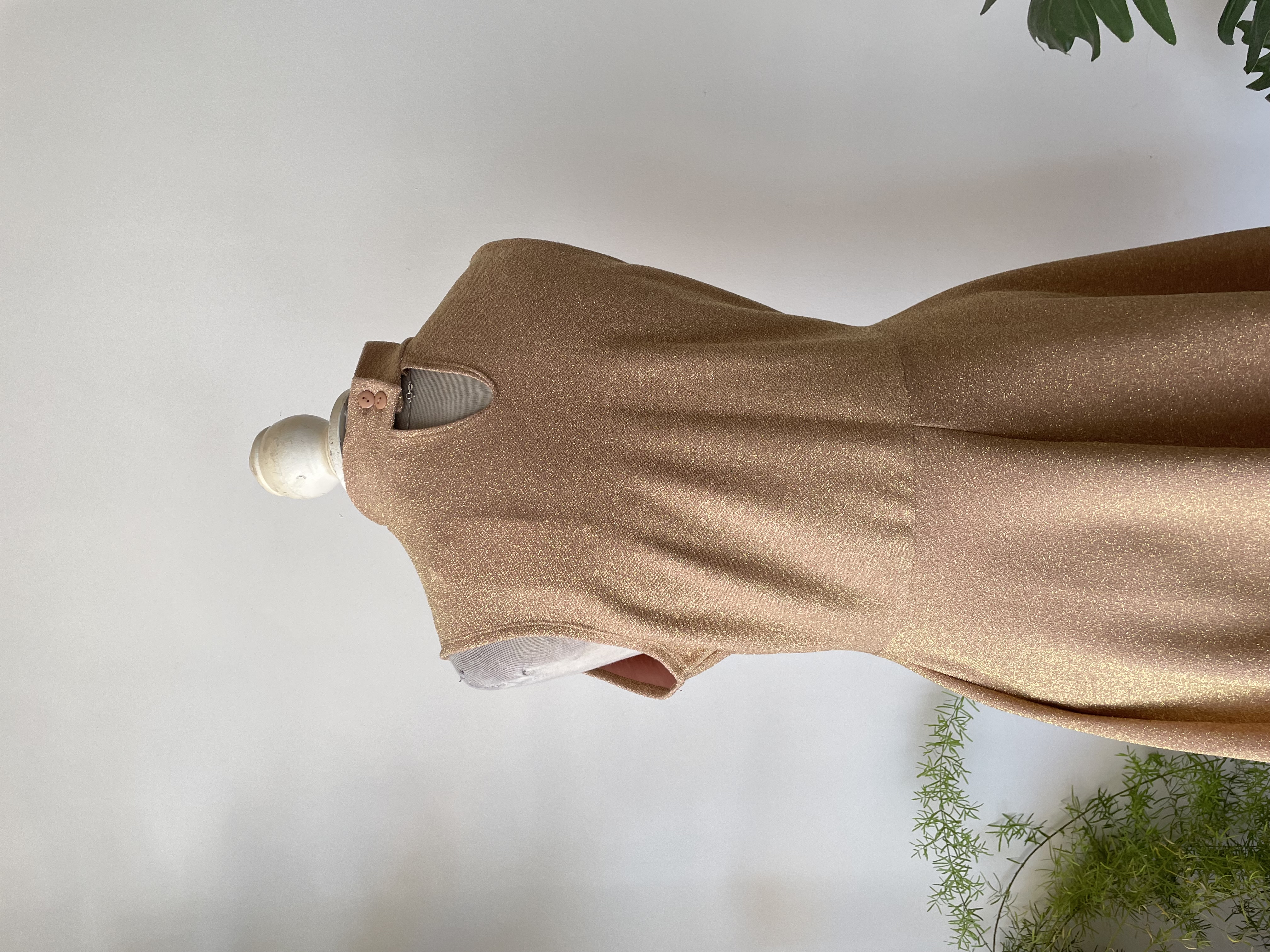 Vestido dorado. Talla: L 3