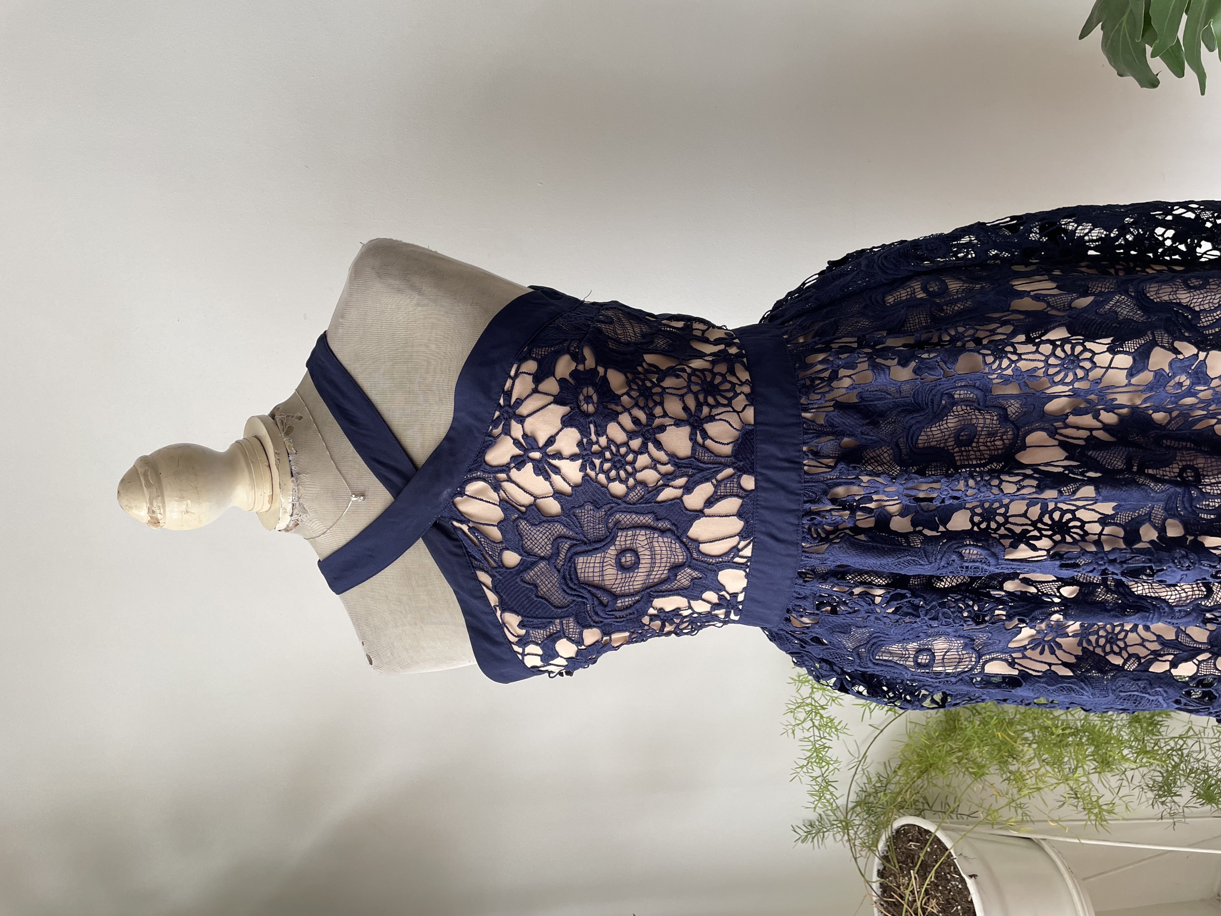 Vestido ocasión macramé. Talla; m chico (38) 2