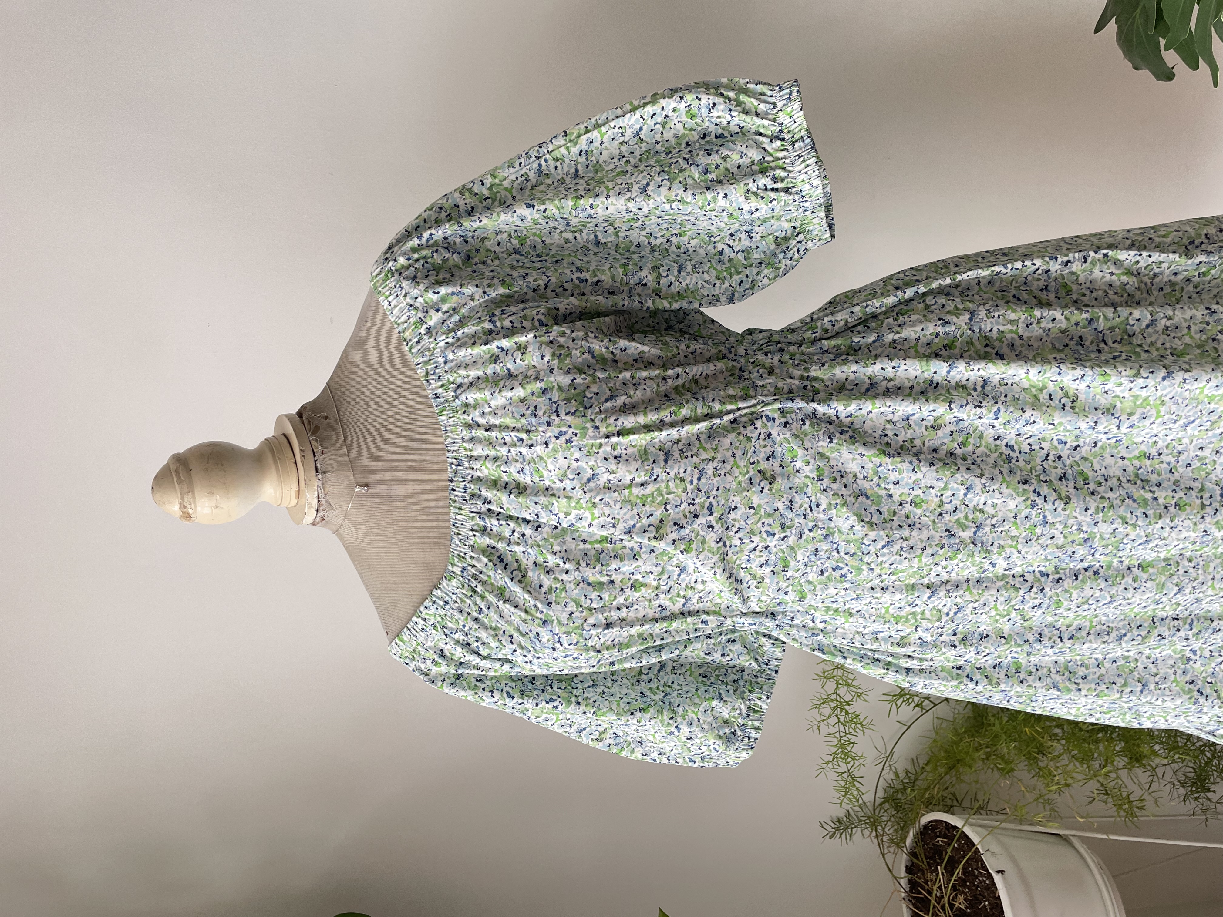 Vestido floreado. Talla: 10 (s/m) 2