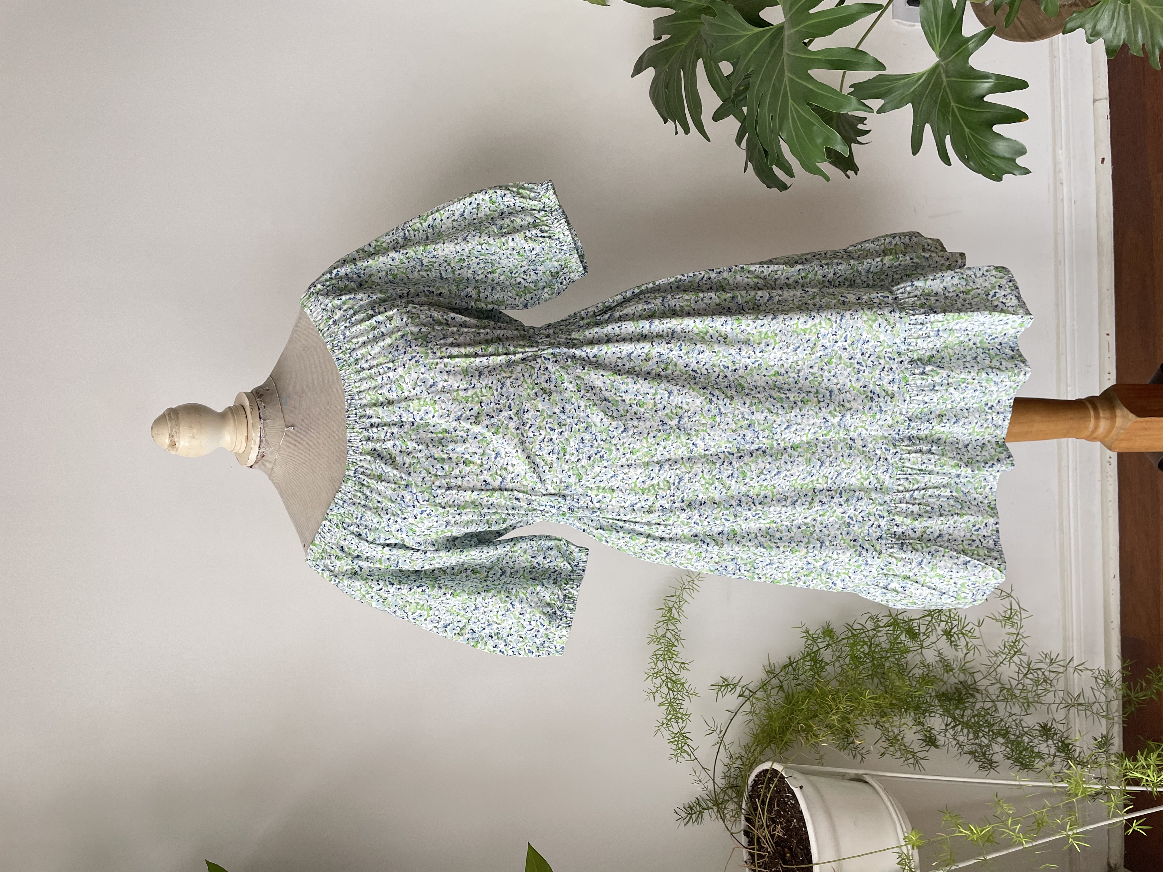 Vestido floreado. Talla: 10 (s/m) 1