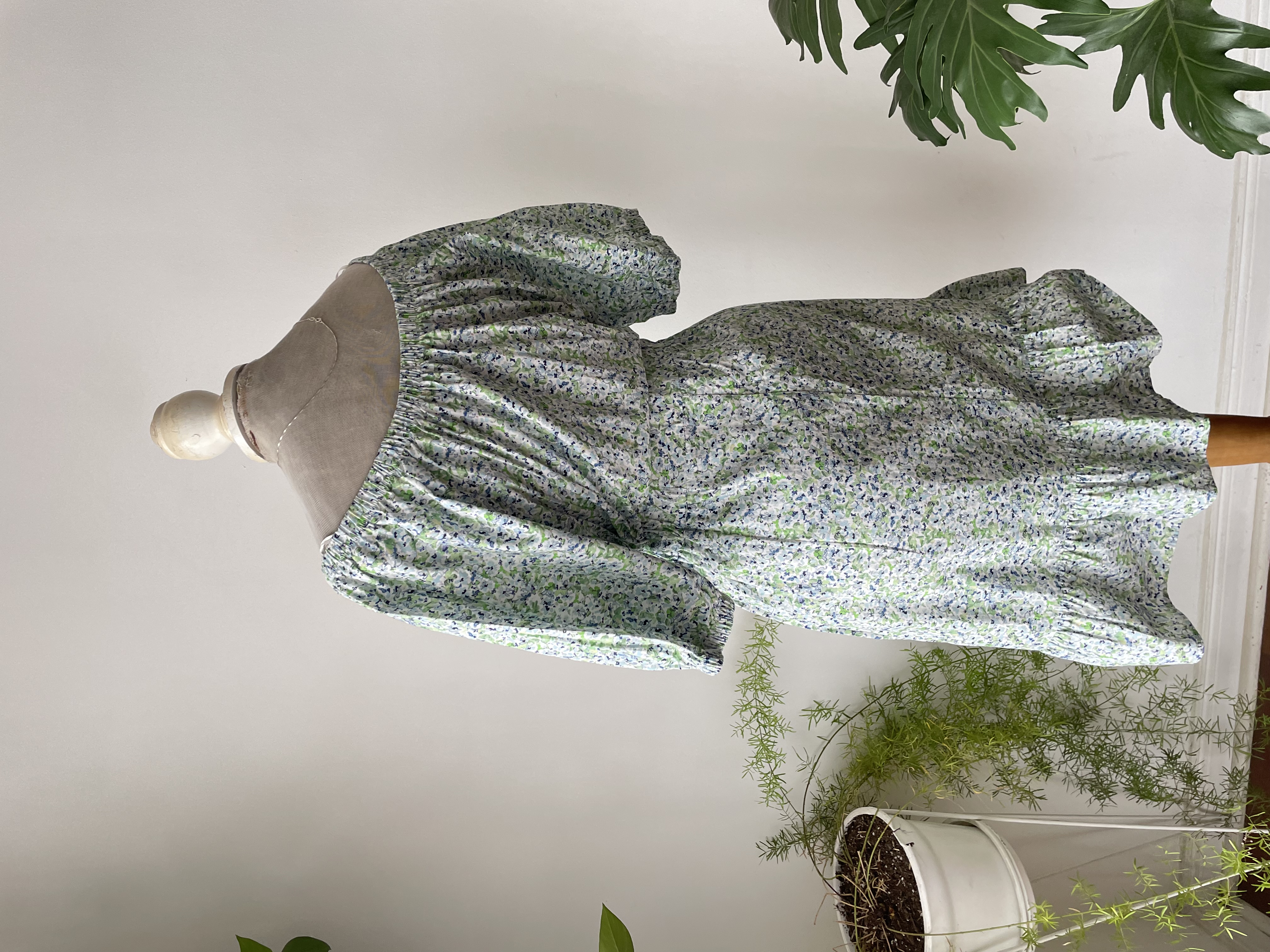 Vestido floreado. Talla: 10 (s/m) 6