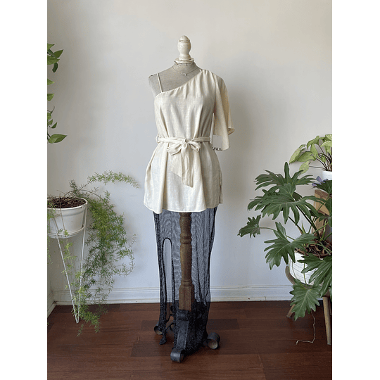 Blusa asimétrica. Talla: M