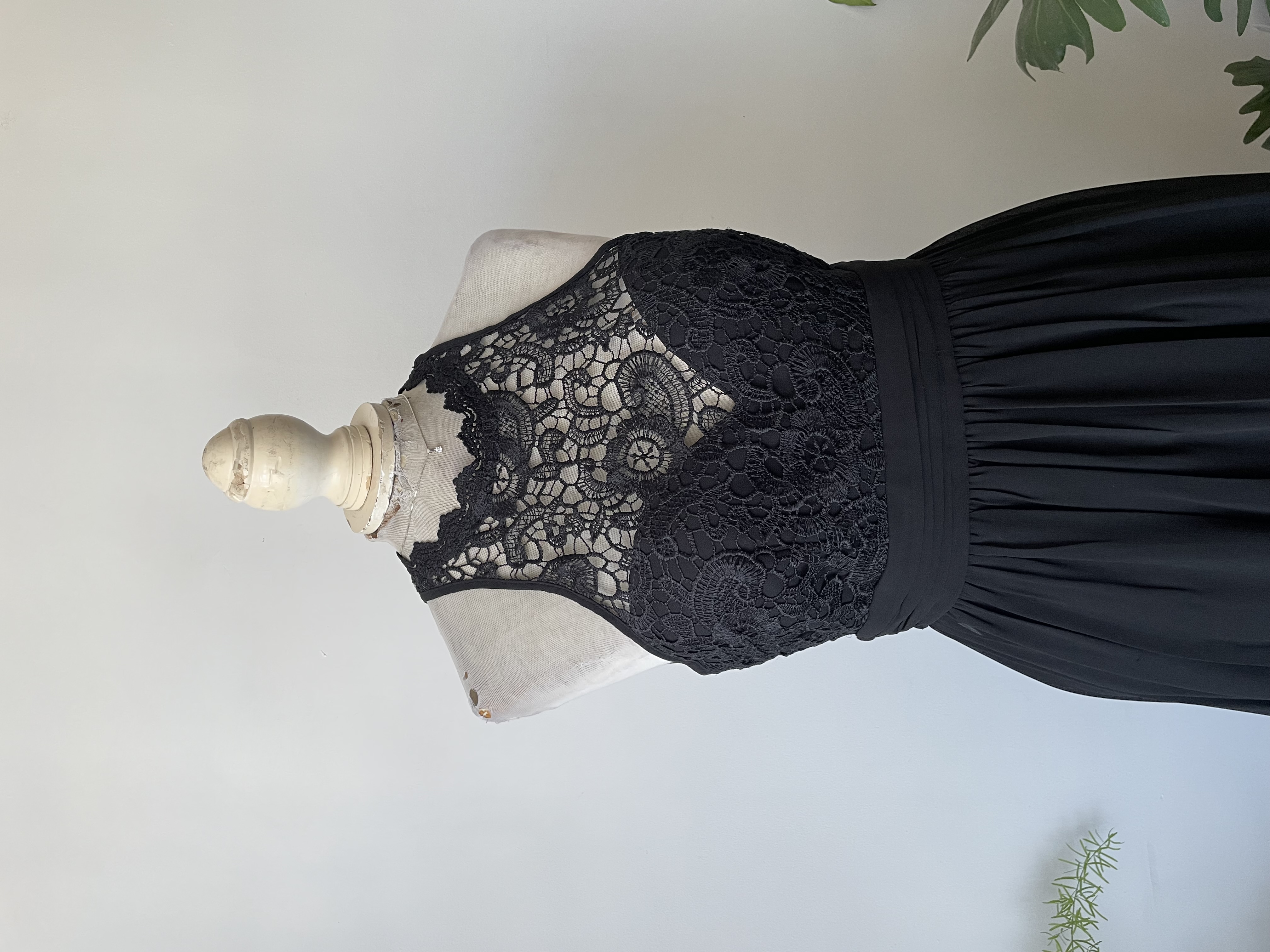 Vestido halter broderie. Talla: M 2