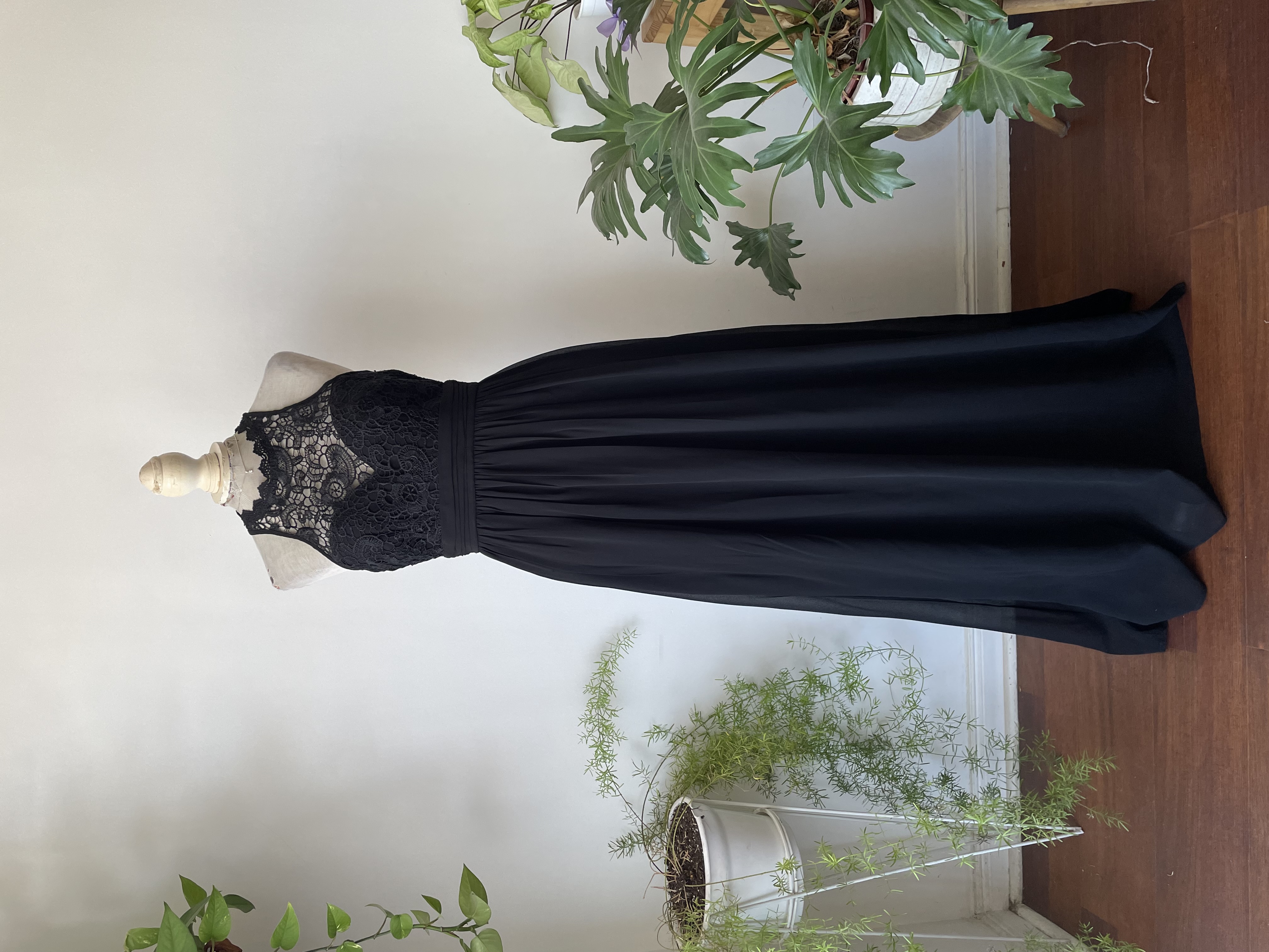 Vestido halter broderie. Talla: M 1