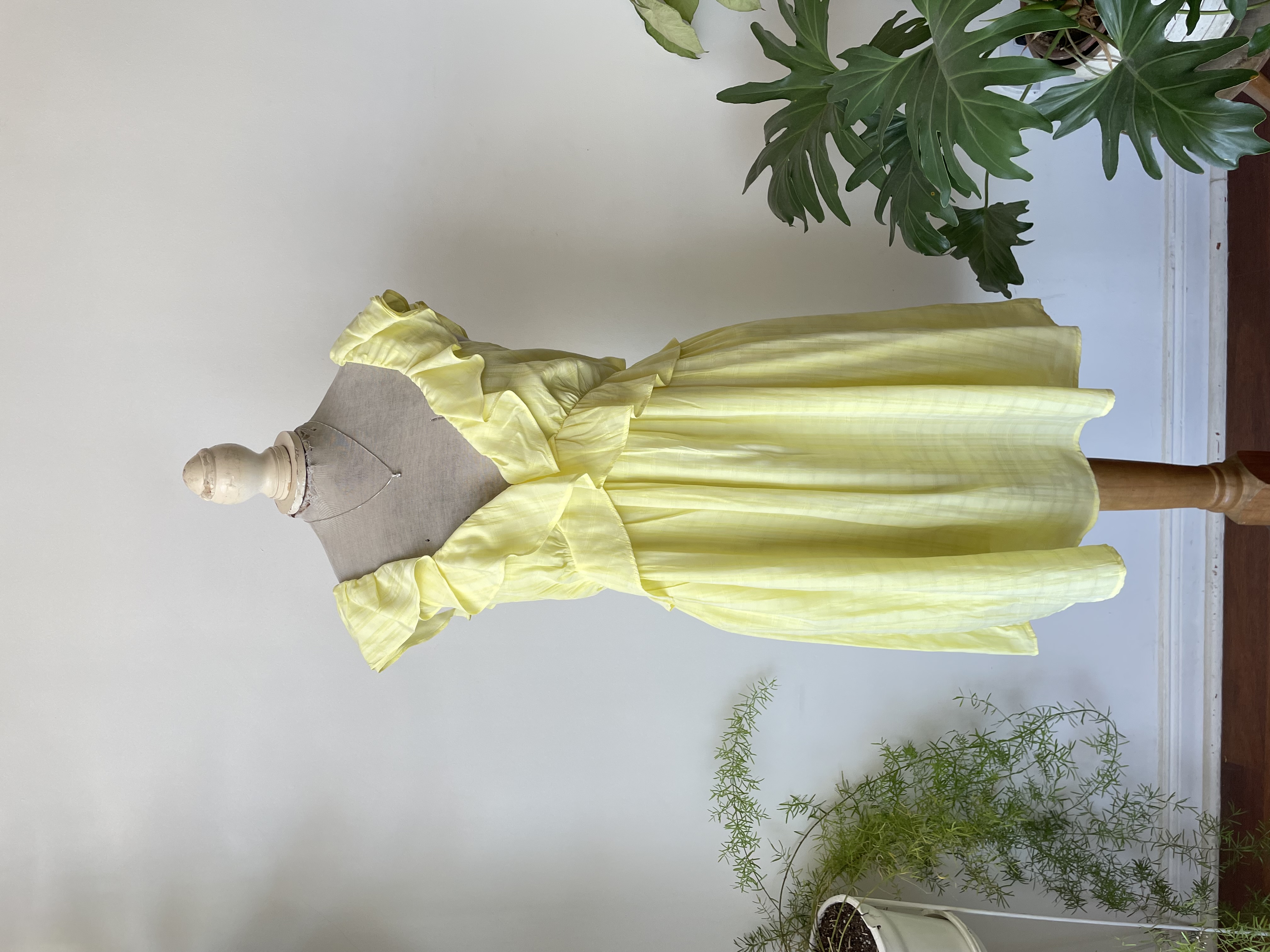 Vestido amarillo. Talla: L grande  1