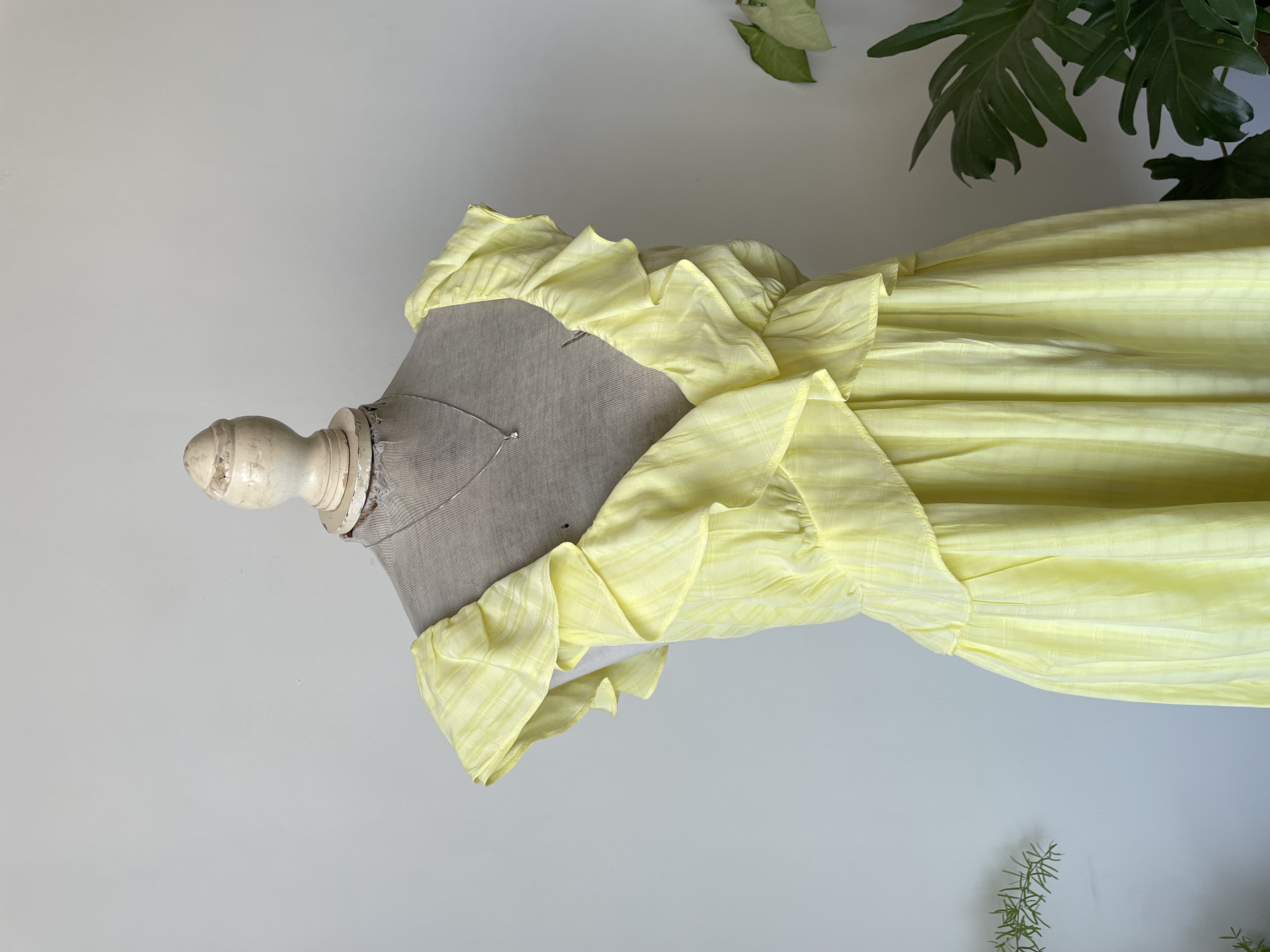 Vestido amarillo. Talla: L grande  2