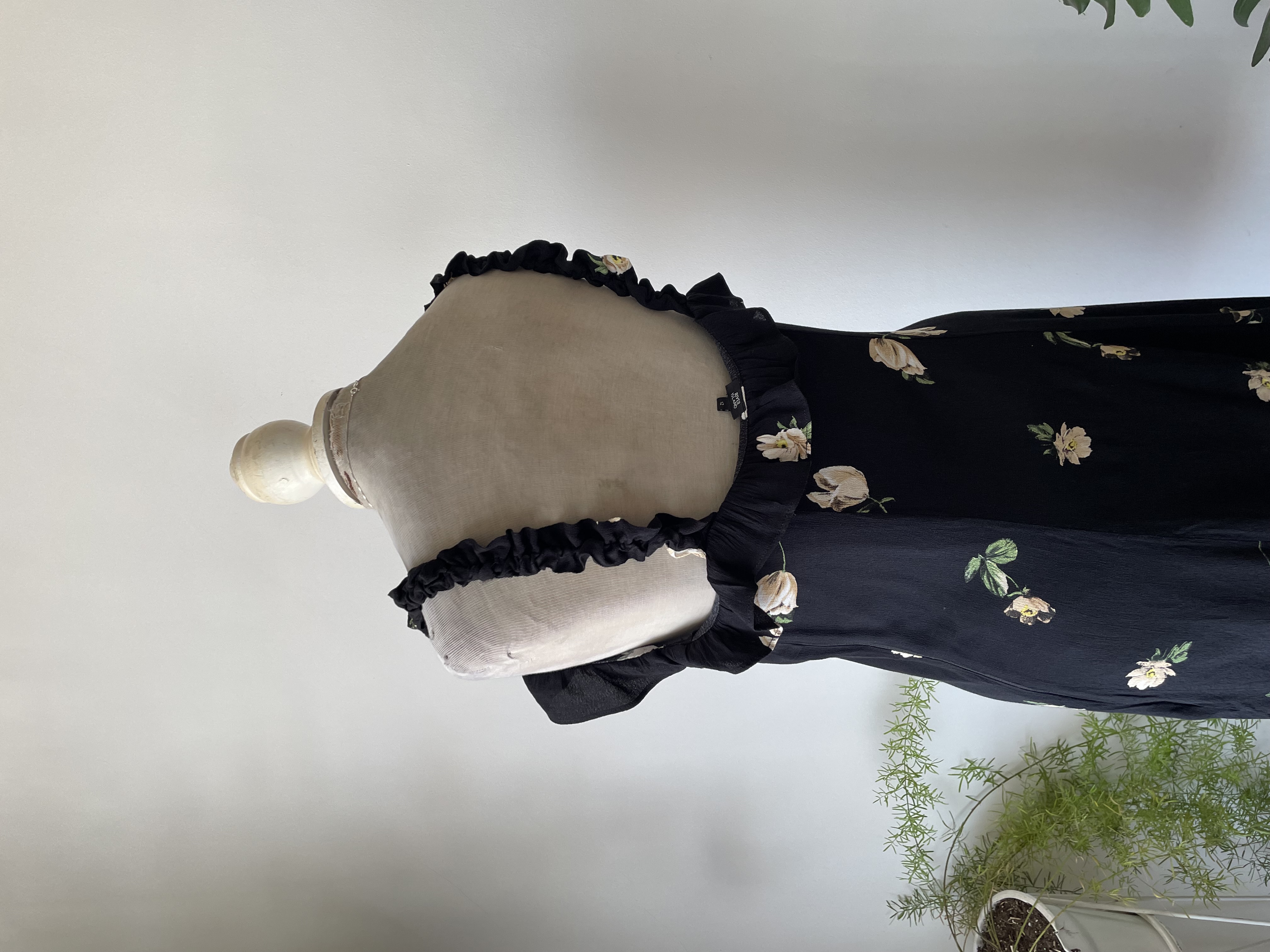 Vestido flores. Talla: 12 (L) 2