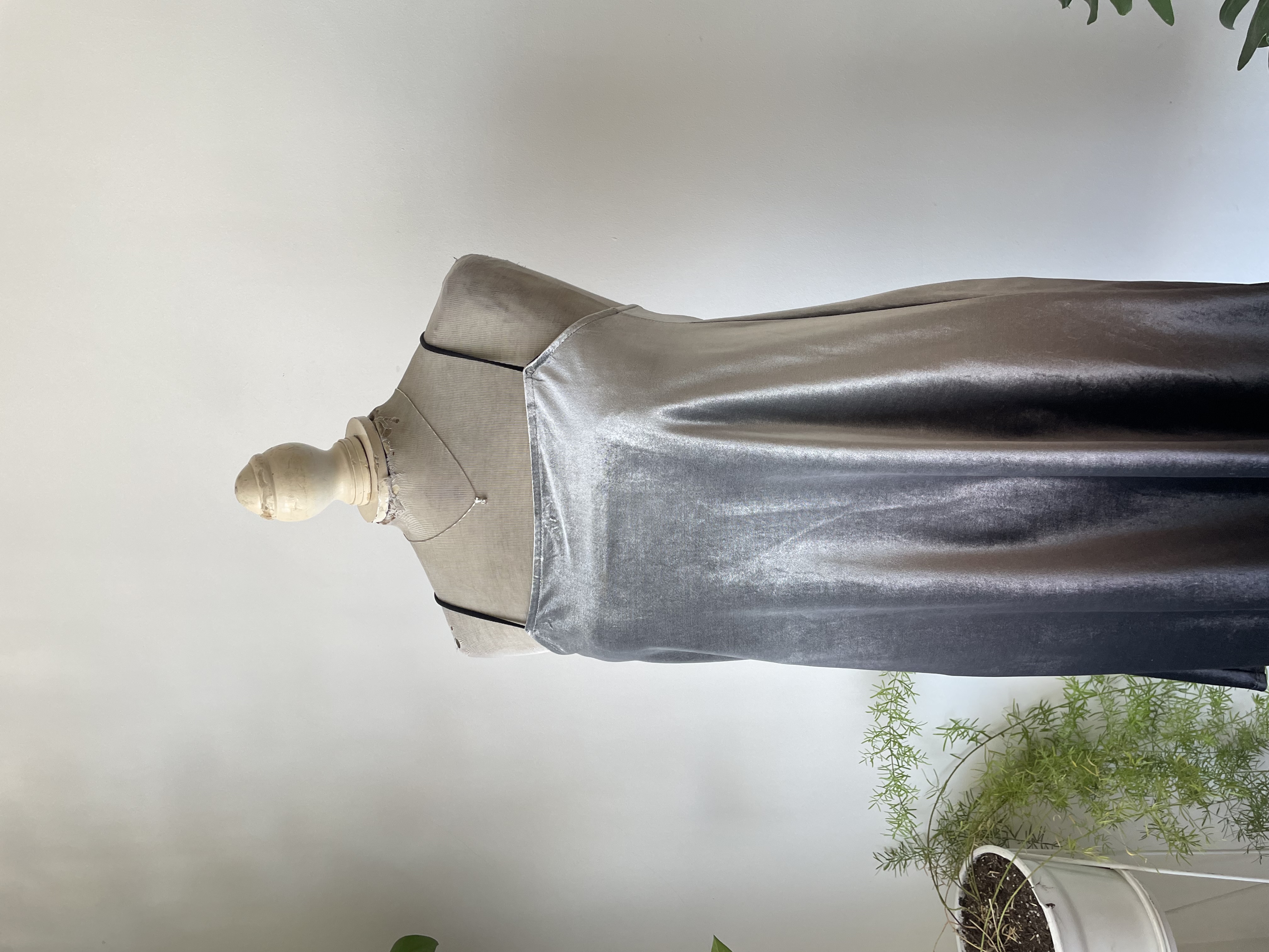 Vestido velvet plata. Talla: L 2