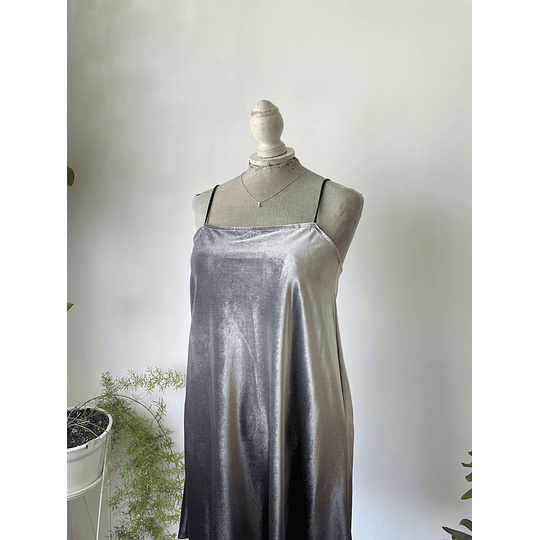Vestido velvet plata. Talla: L