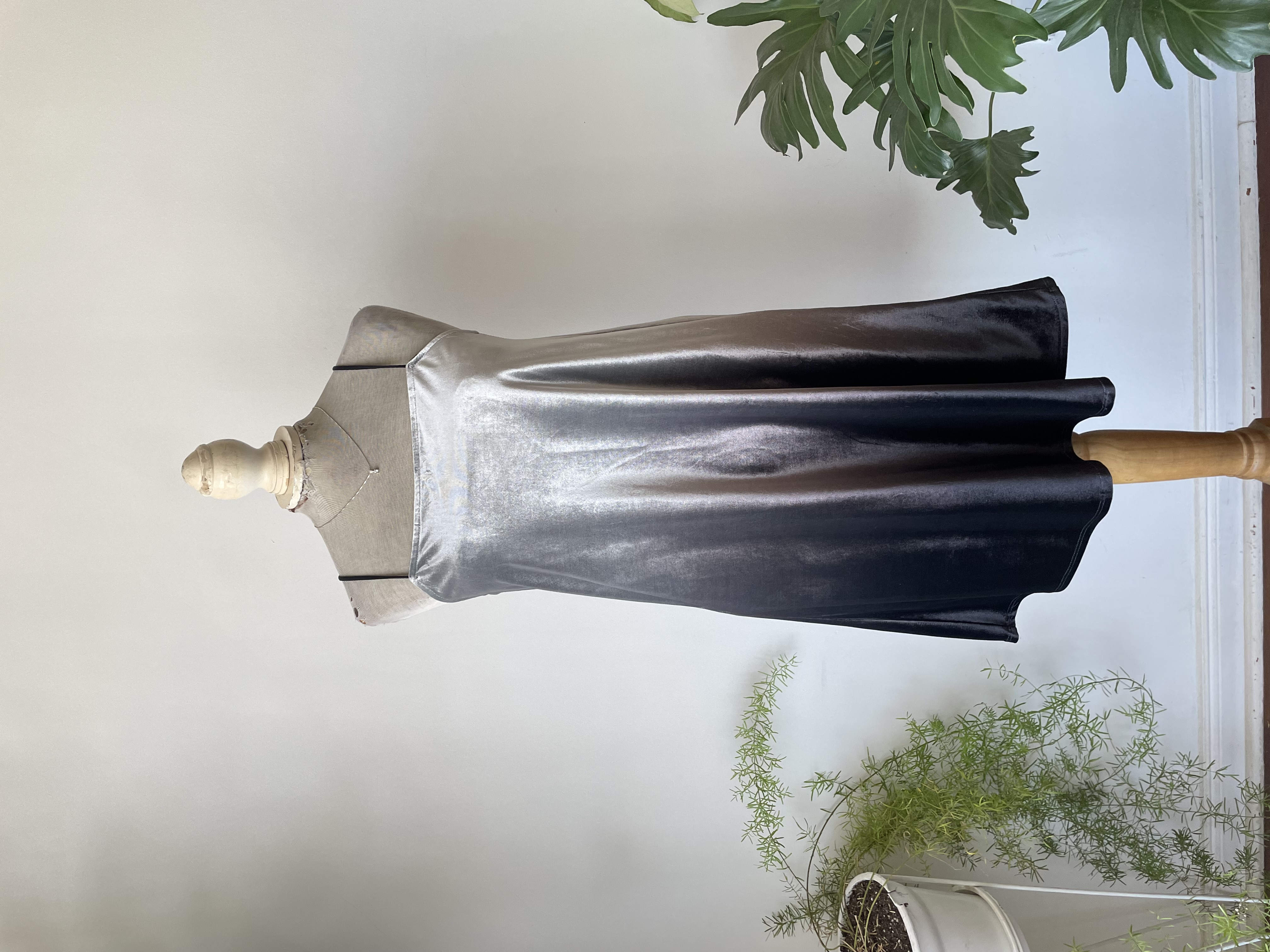 Vestido velvet plata. Talla: L 1