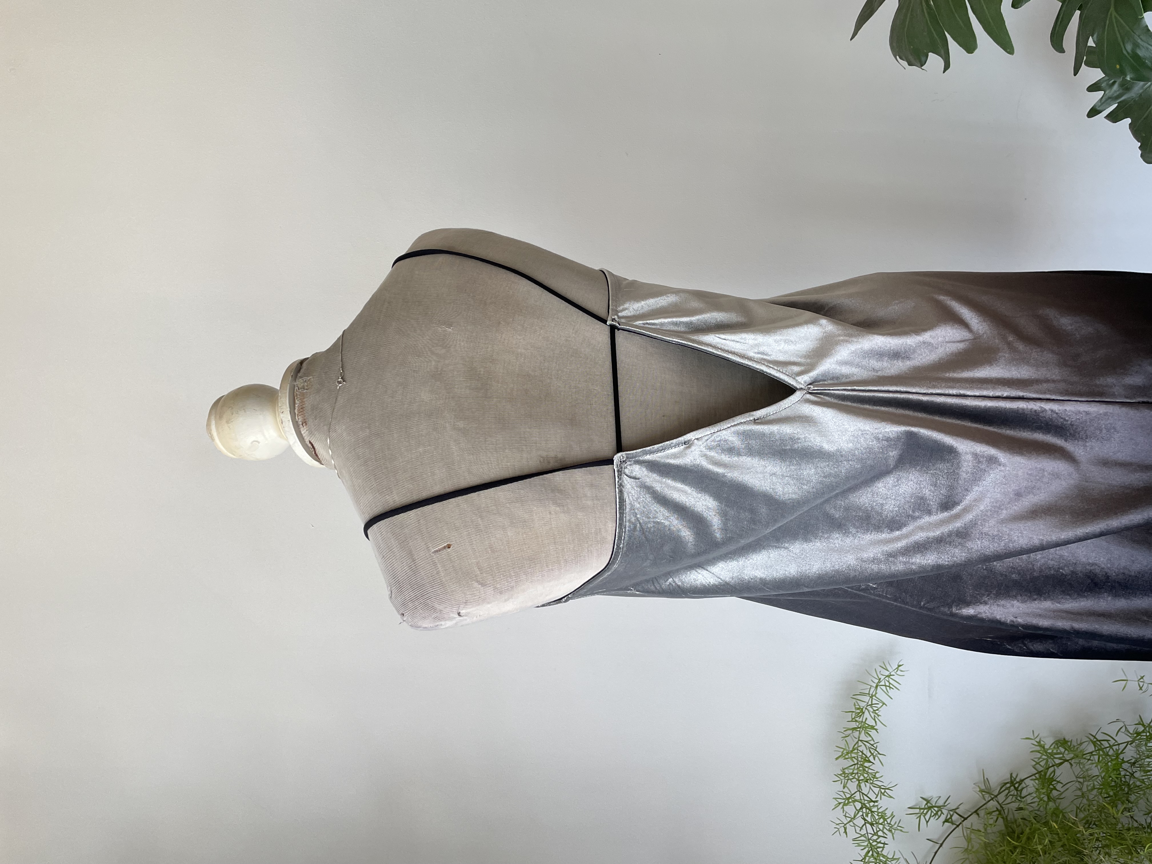 Vestido velvet plata. Talla: L 4