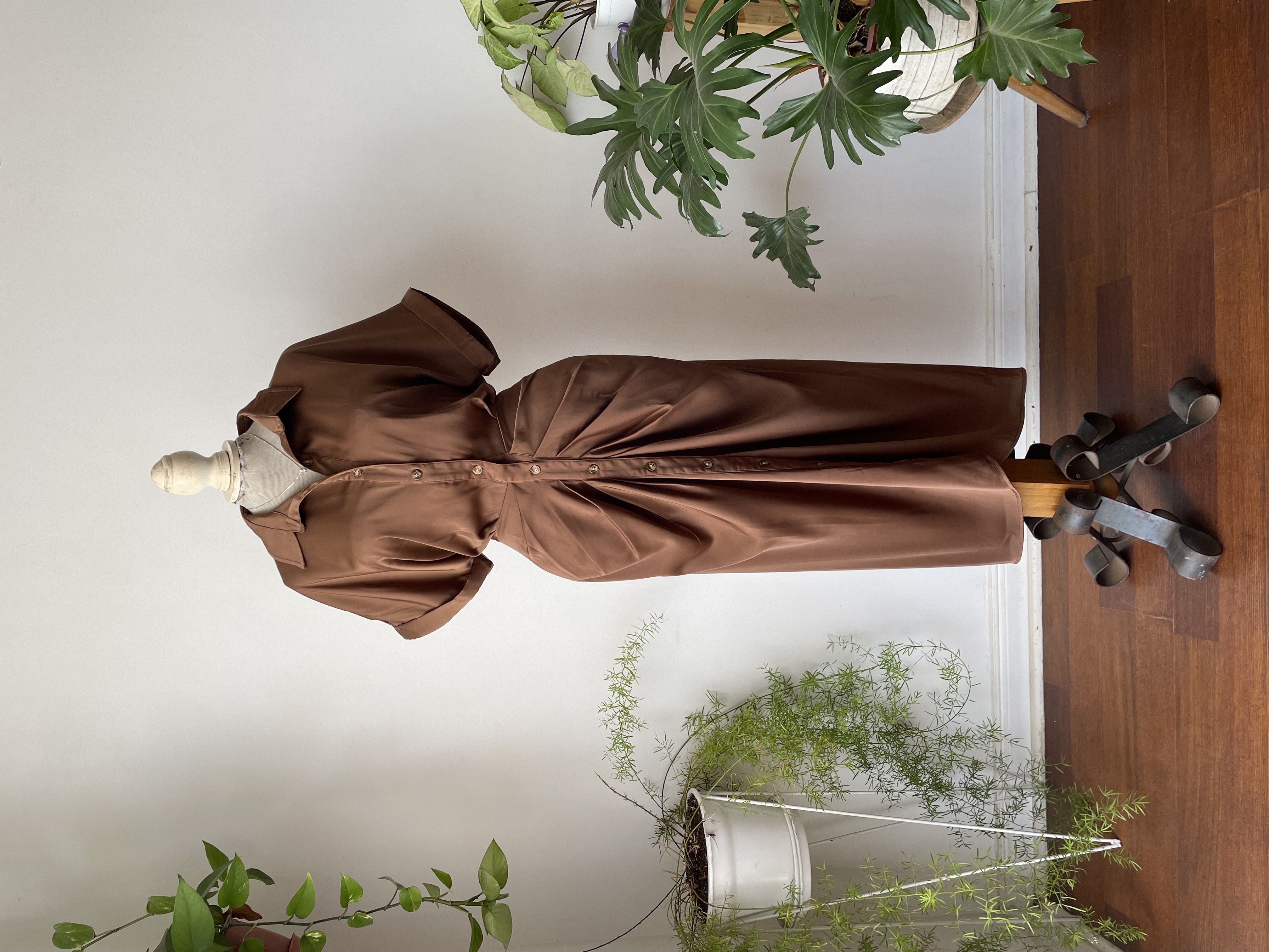 Vestido camisero chocolate. Talla: L 1