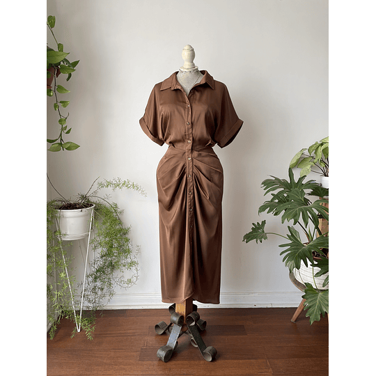 Vestido camisero chocolate. Talla: L