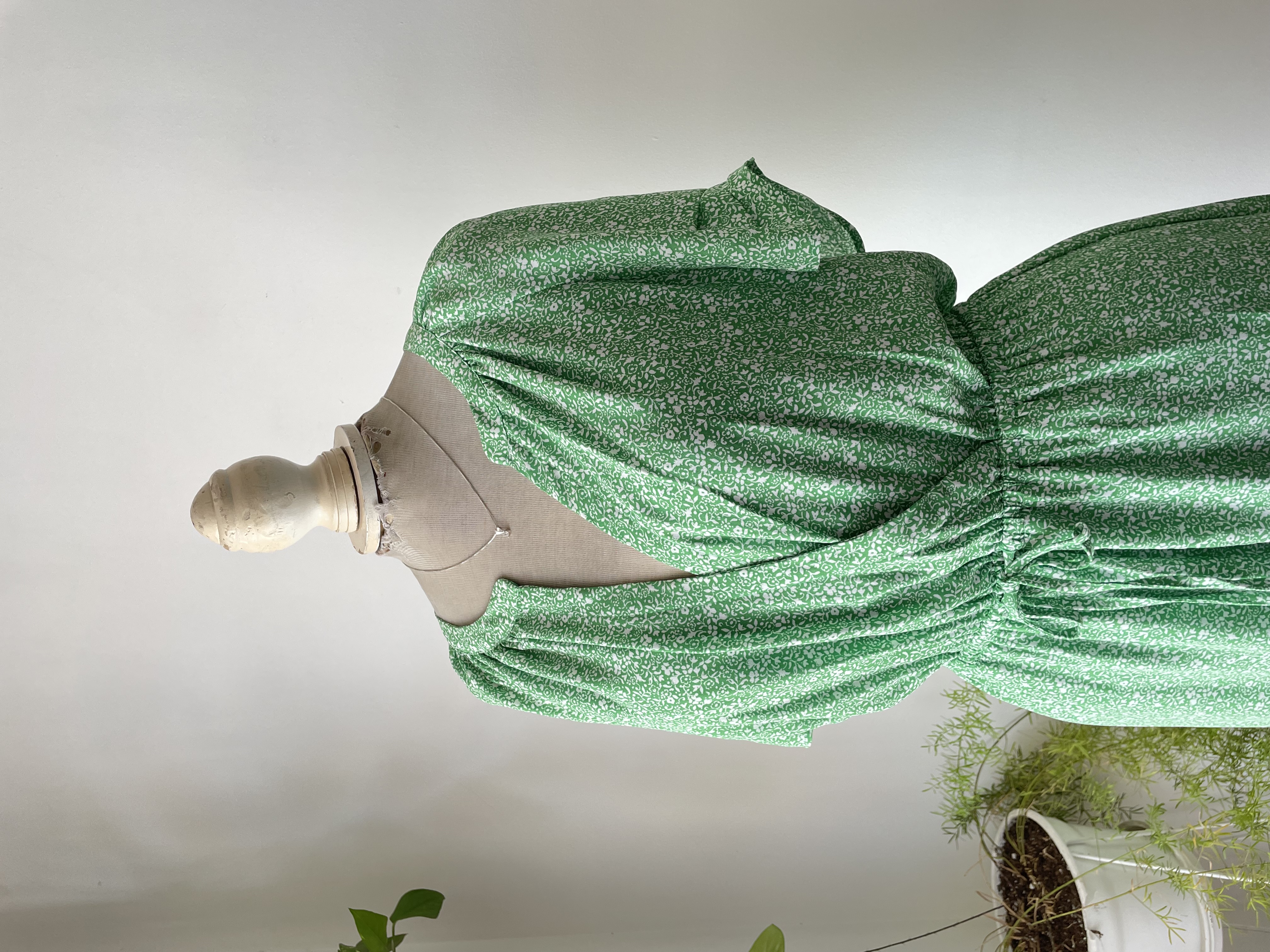 Vestido verde margaritas. Talla: L 2