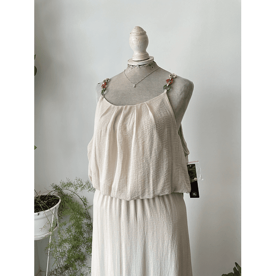 Vestido beige. Talla: XL