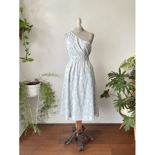 Vestido asimétrico celeste. Talla: XS