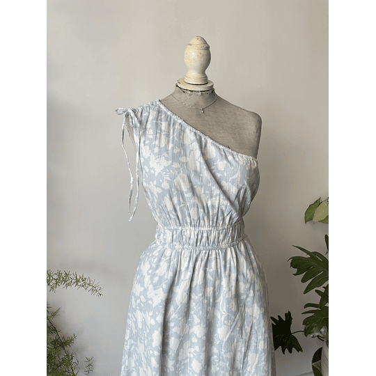 Vestido asimétrico celeste. Talla: XS
