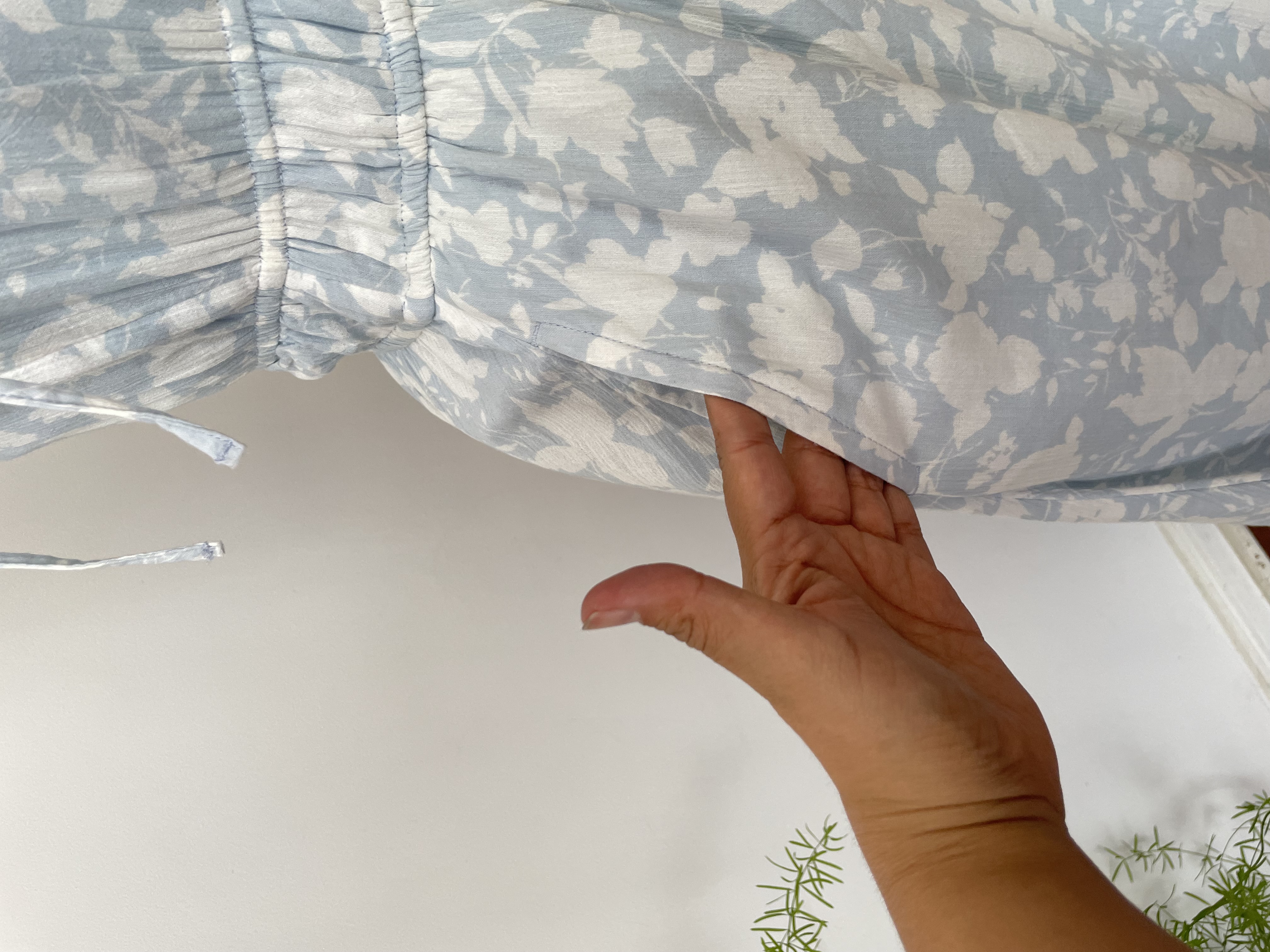 Vestido asimétrico celeste. Talla: XS 4