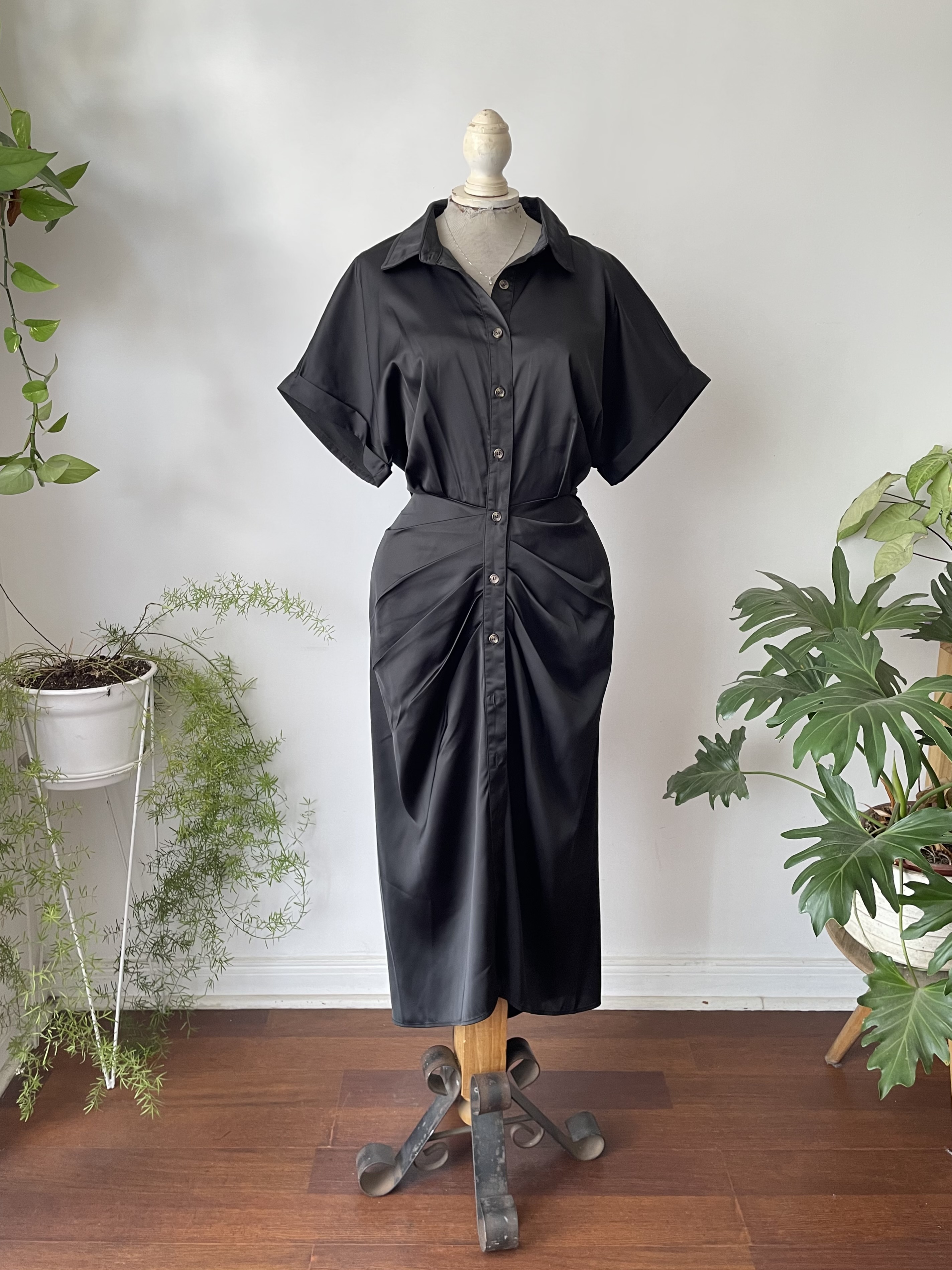 Vestido camisero negro. Talla: L 1