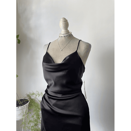 Vestido satin. Talla: M