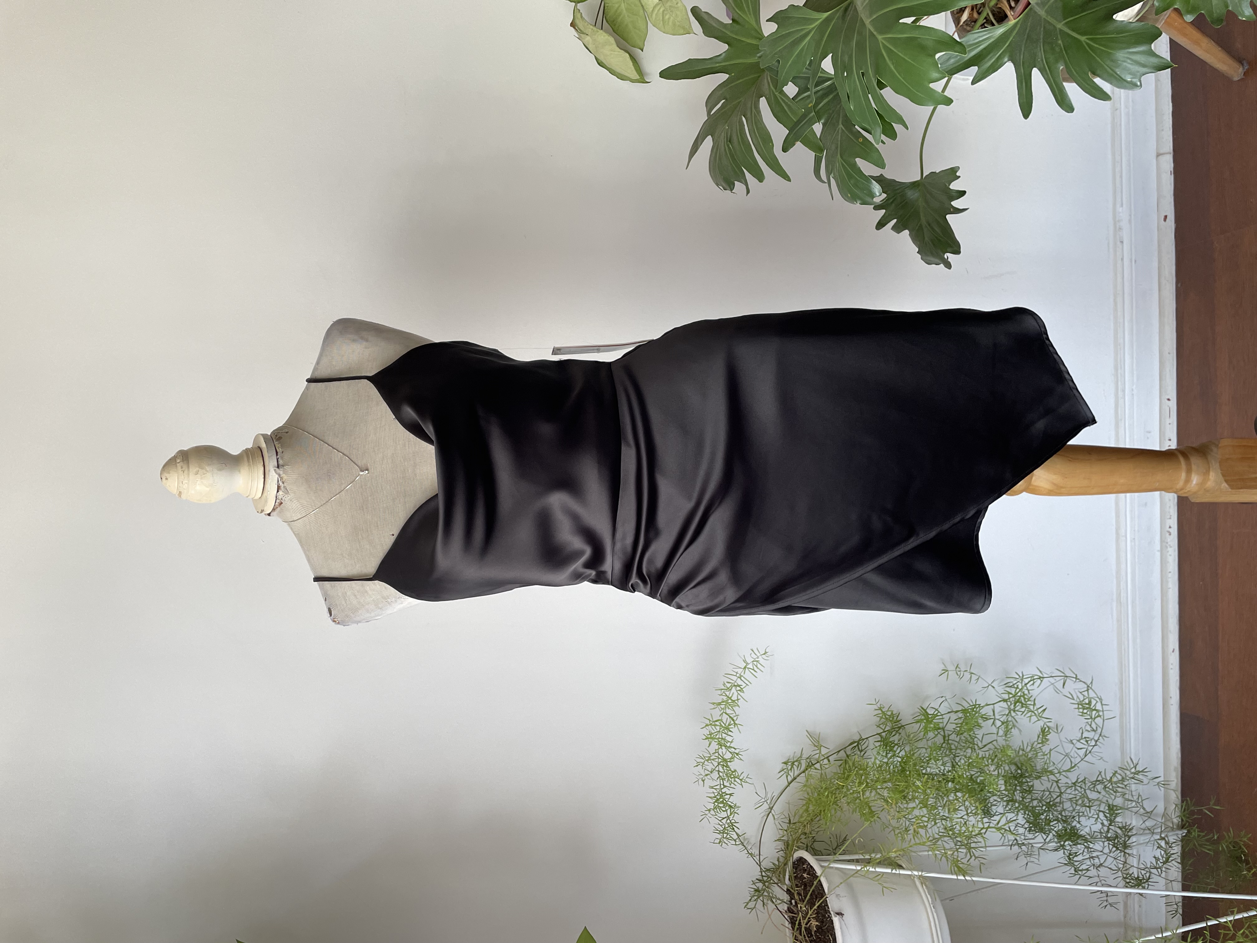 Vestido satin. Talla: M 1