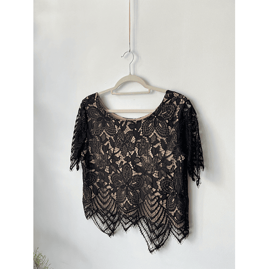 Blusa encaje. Talla: M
