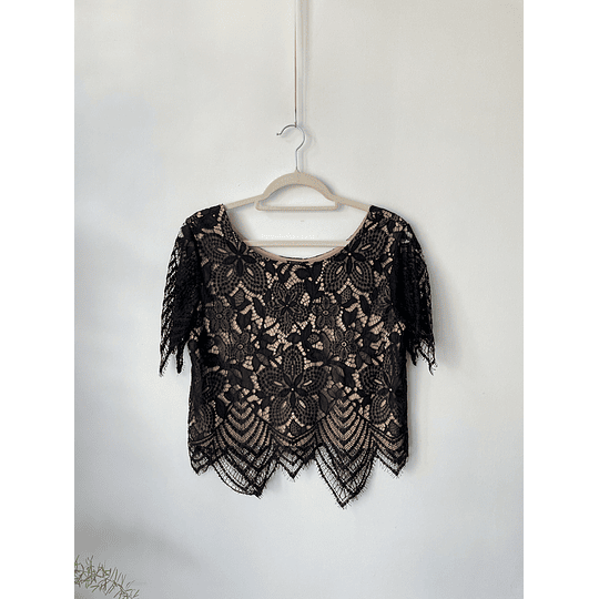 Blusa encaje. Talla: M