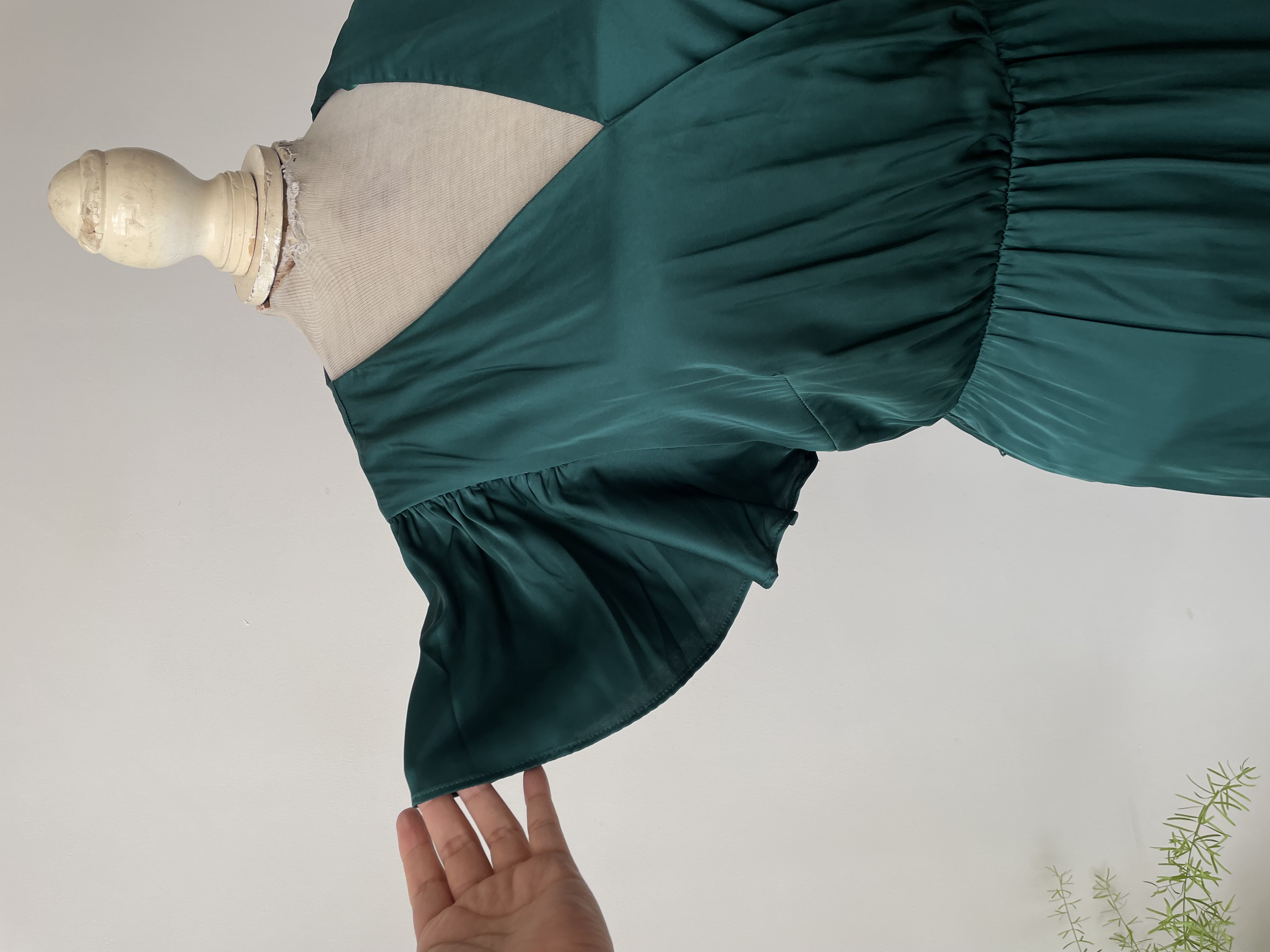 Vestido satén esmeralda. Talla: M 3