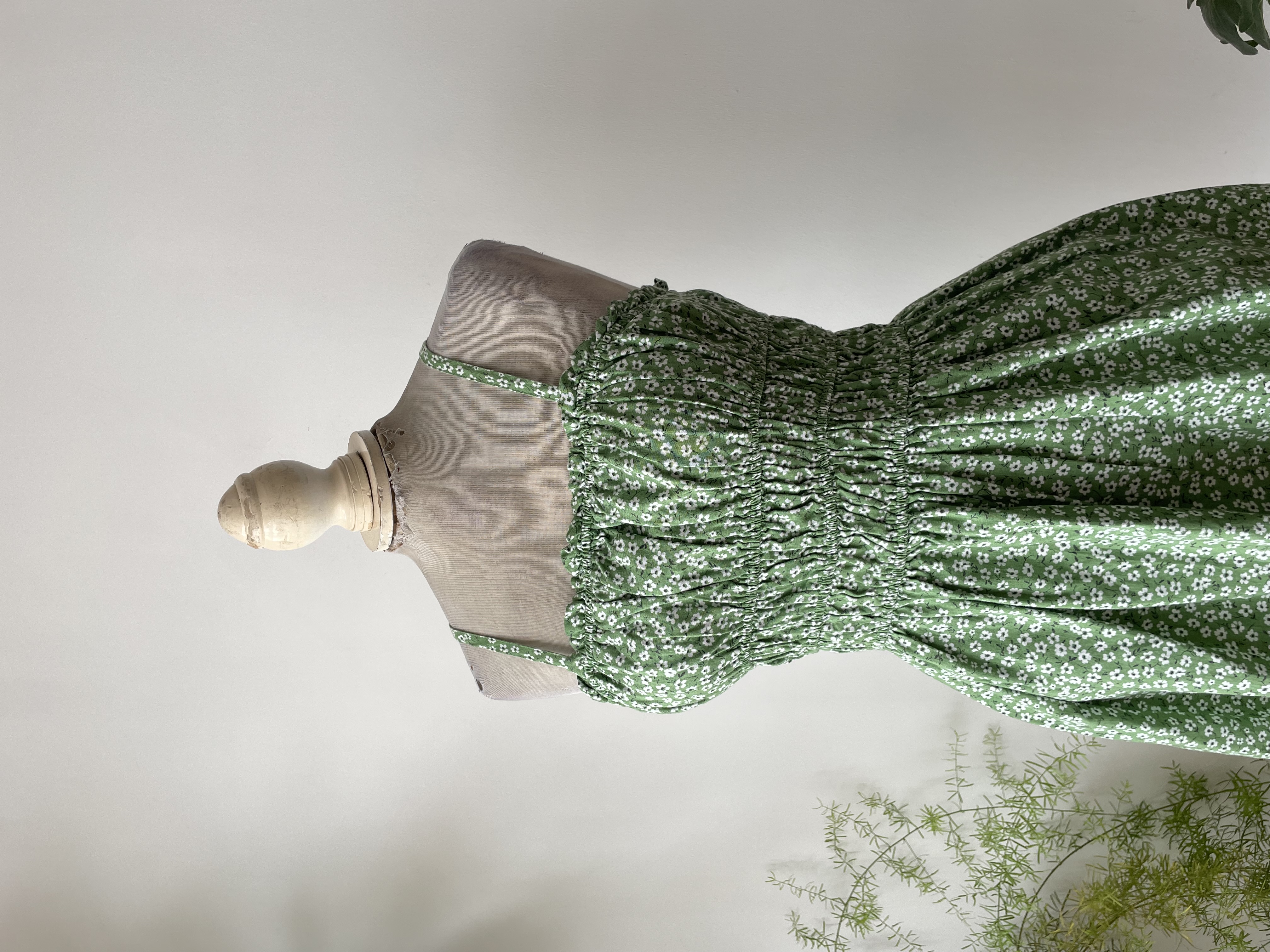 Vestido verde. Talla: S 2