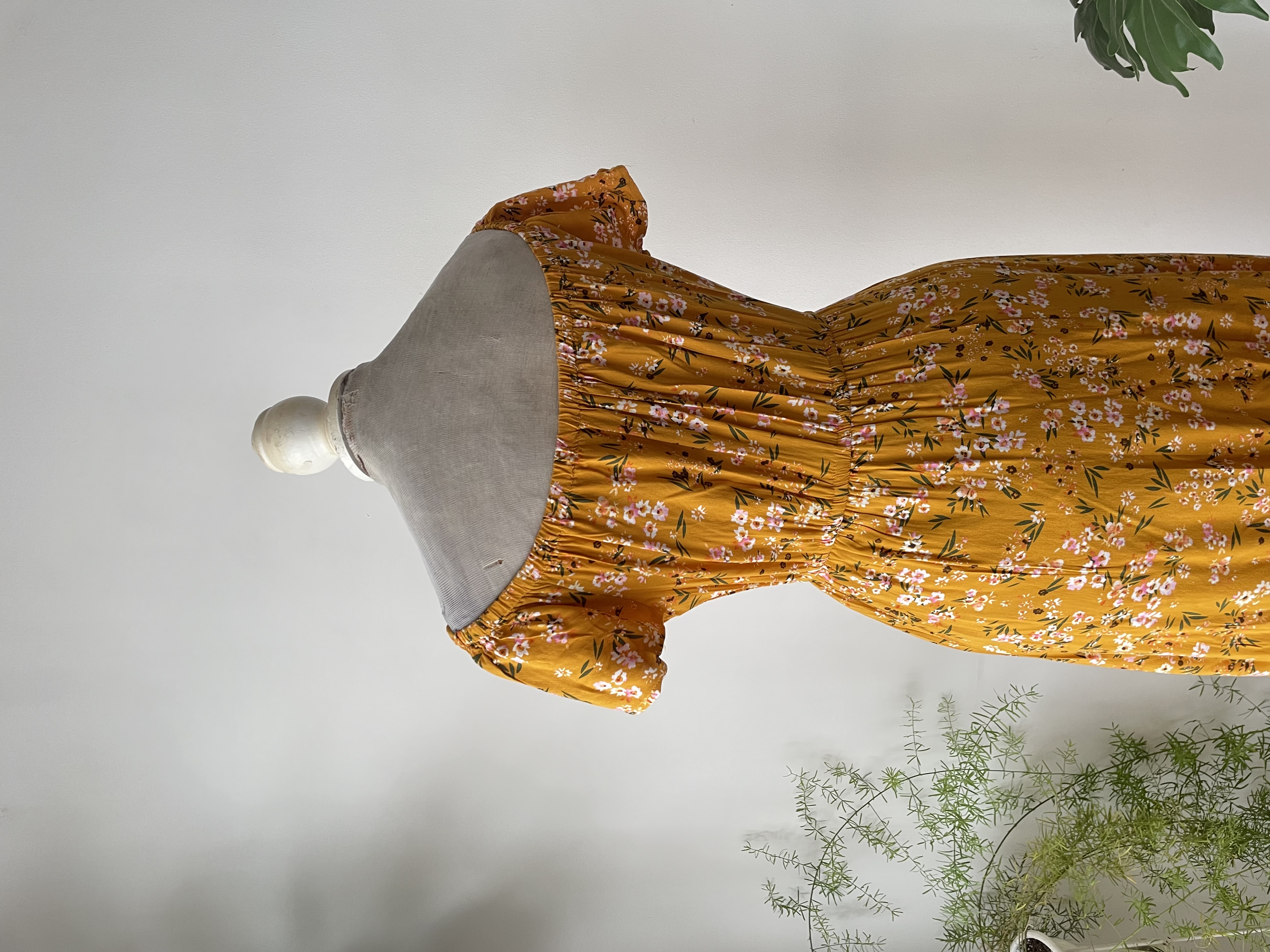 Vestido ocre flores. Talla: S 6