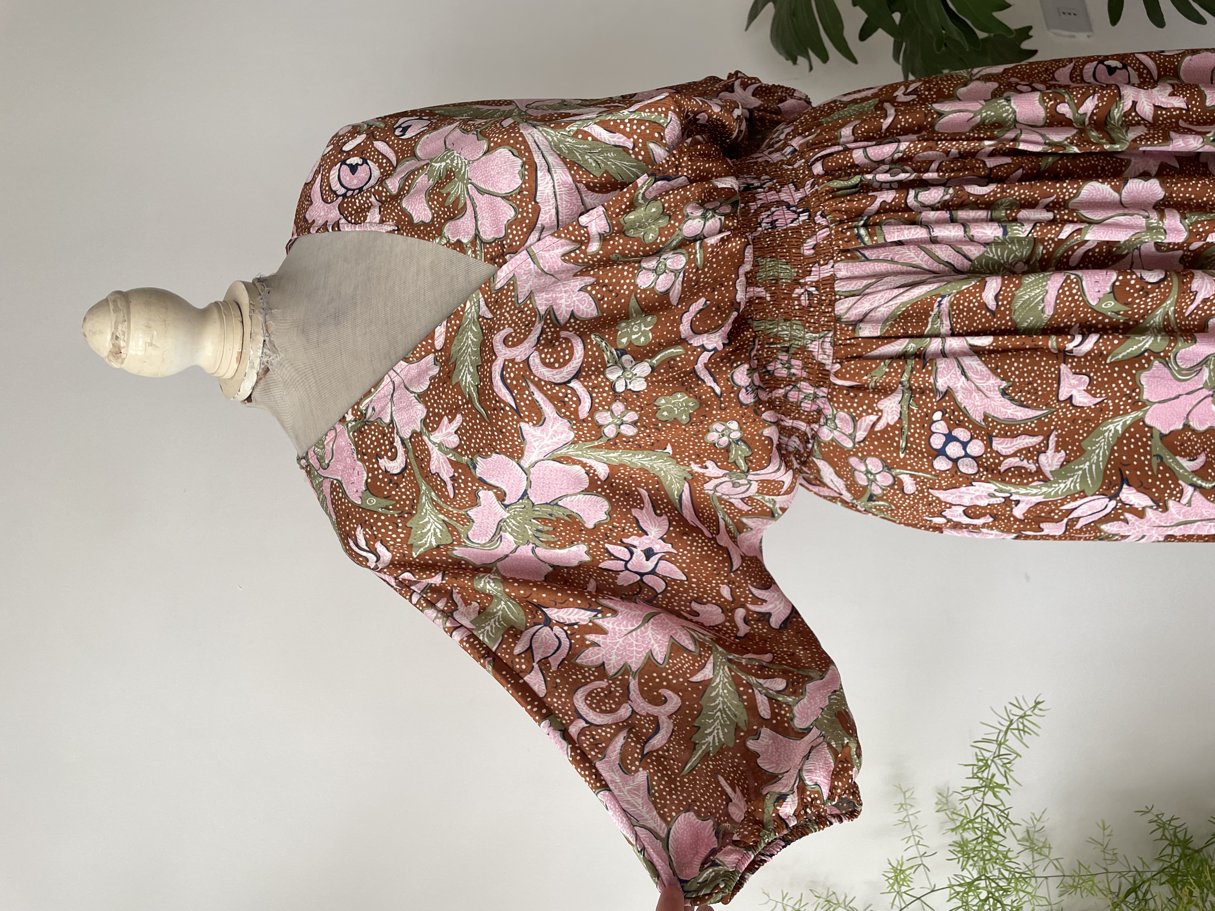 Vestido satén formas. Talla. M grande 3