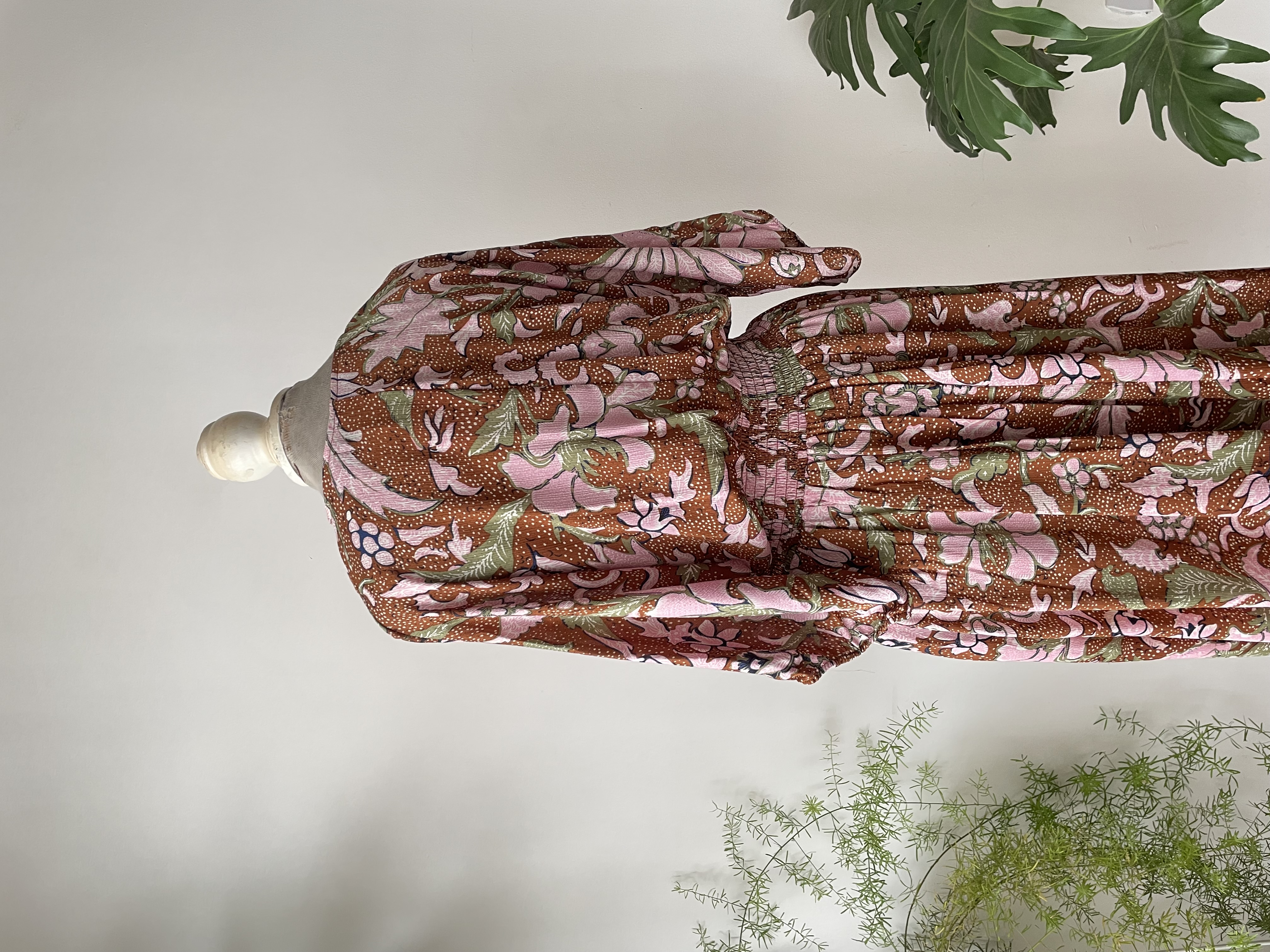 Vestido satén formas. Talla. M grande 4