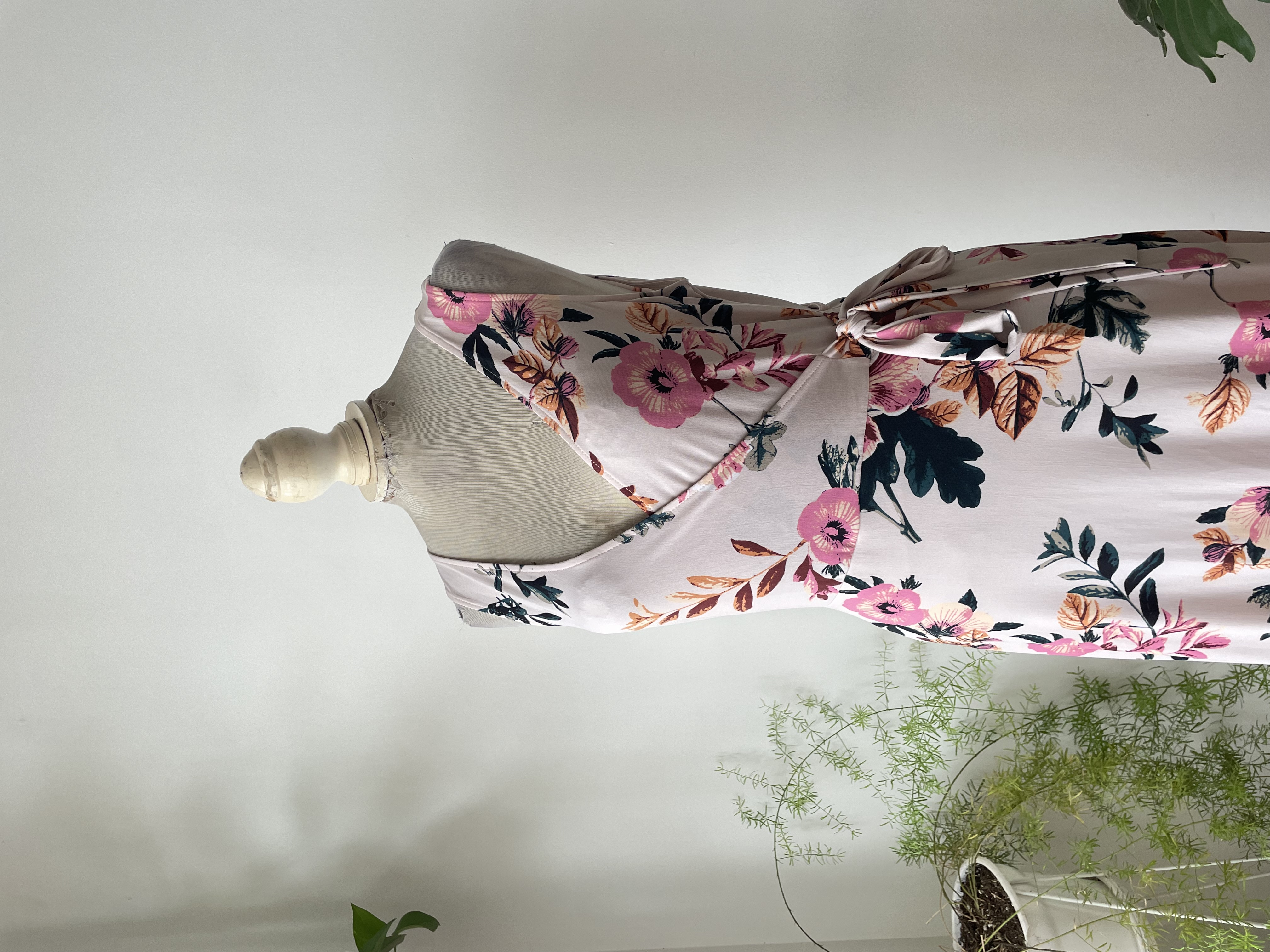 Vestido maxi floral. Talla: L 2