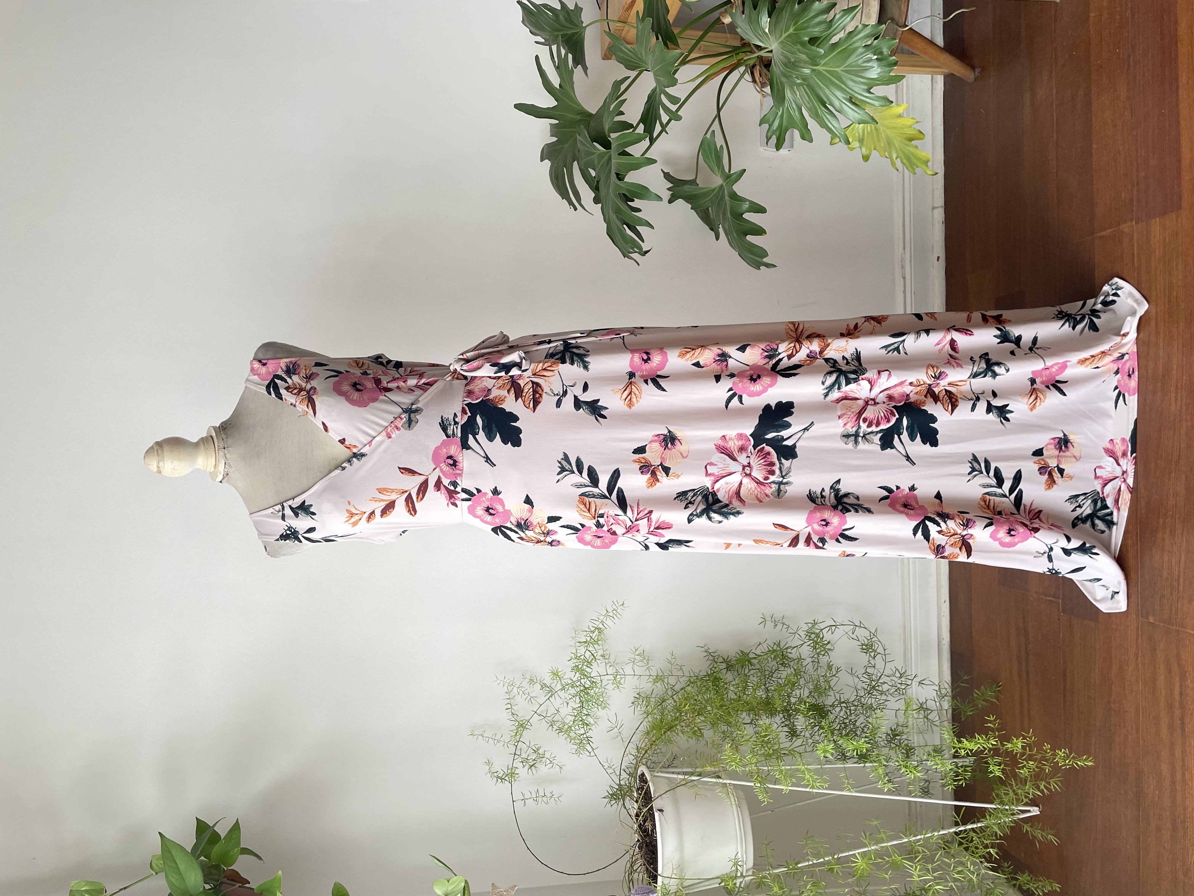 Vestido maxi floral. Talla: L 1