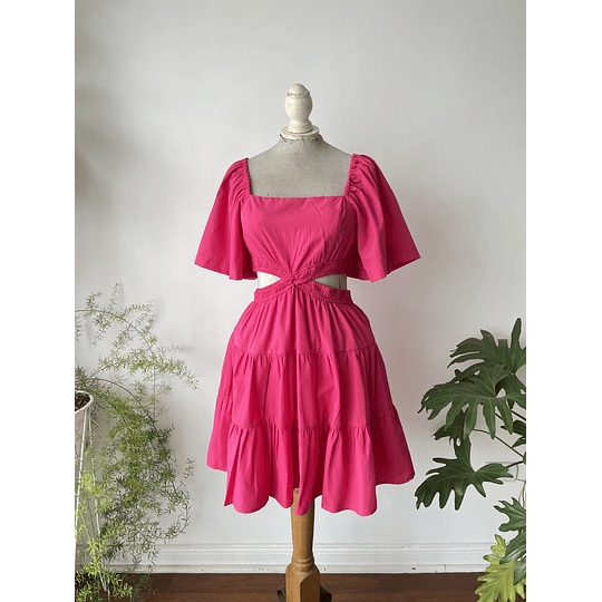 Vestido fucsia cut out. Talla: M