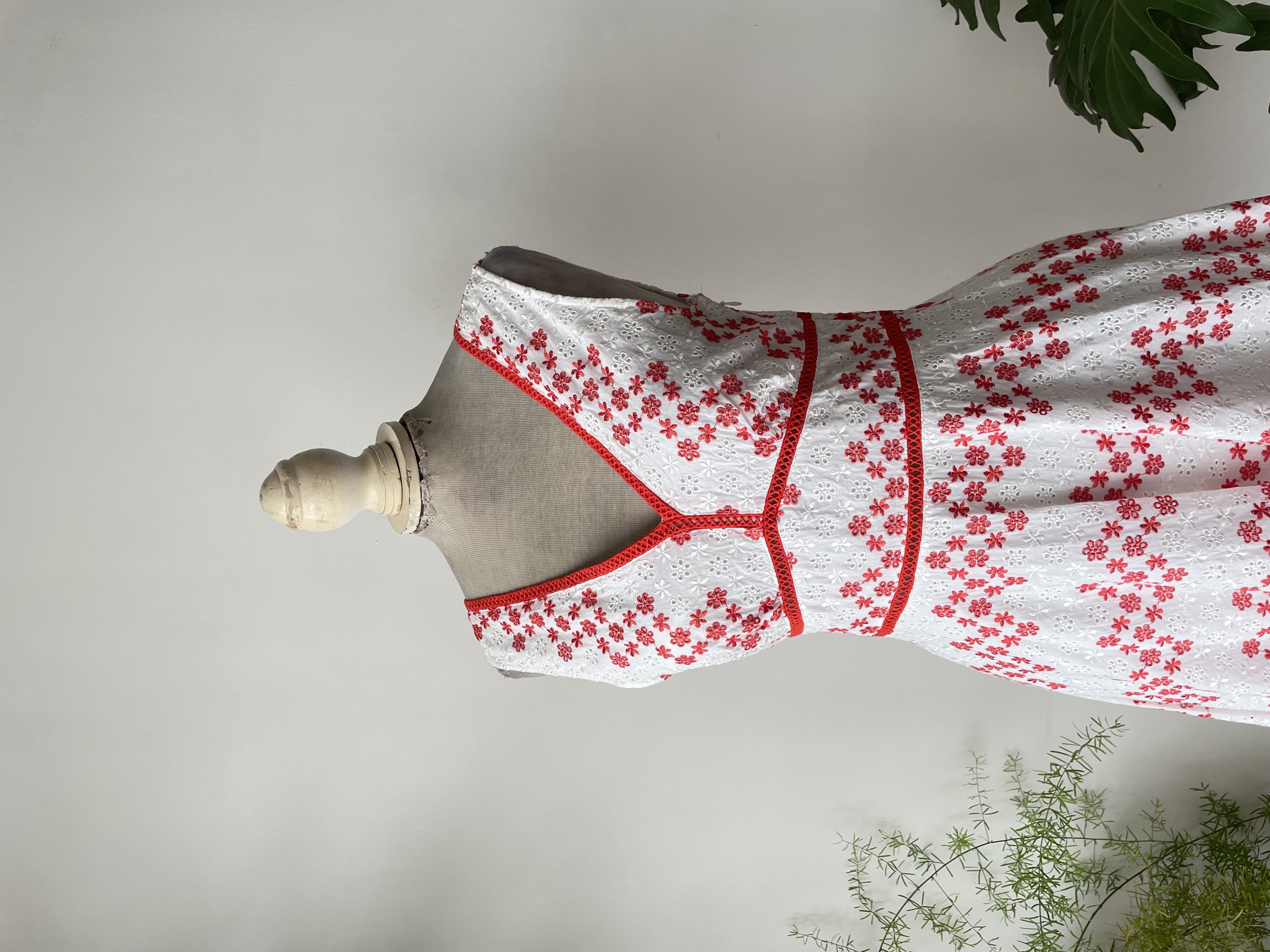 Vestido bordados. Talla: M (38) 2