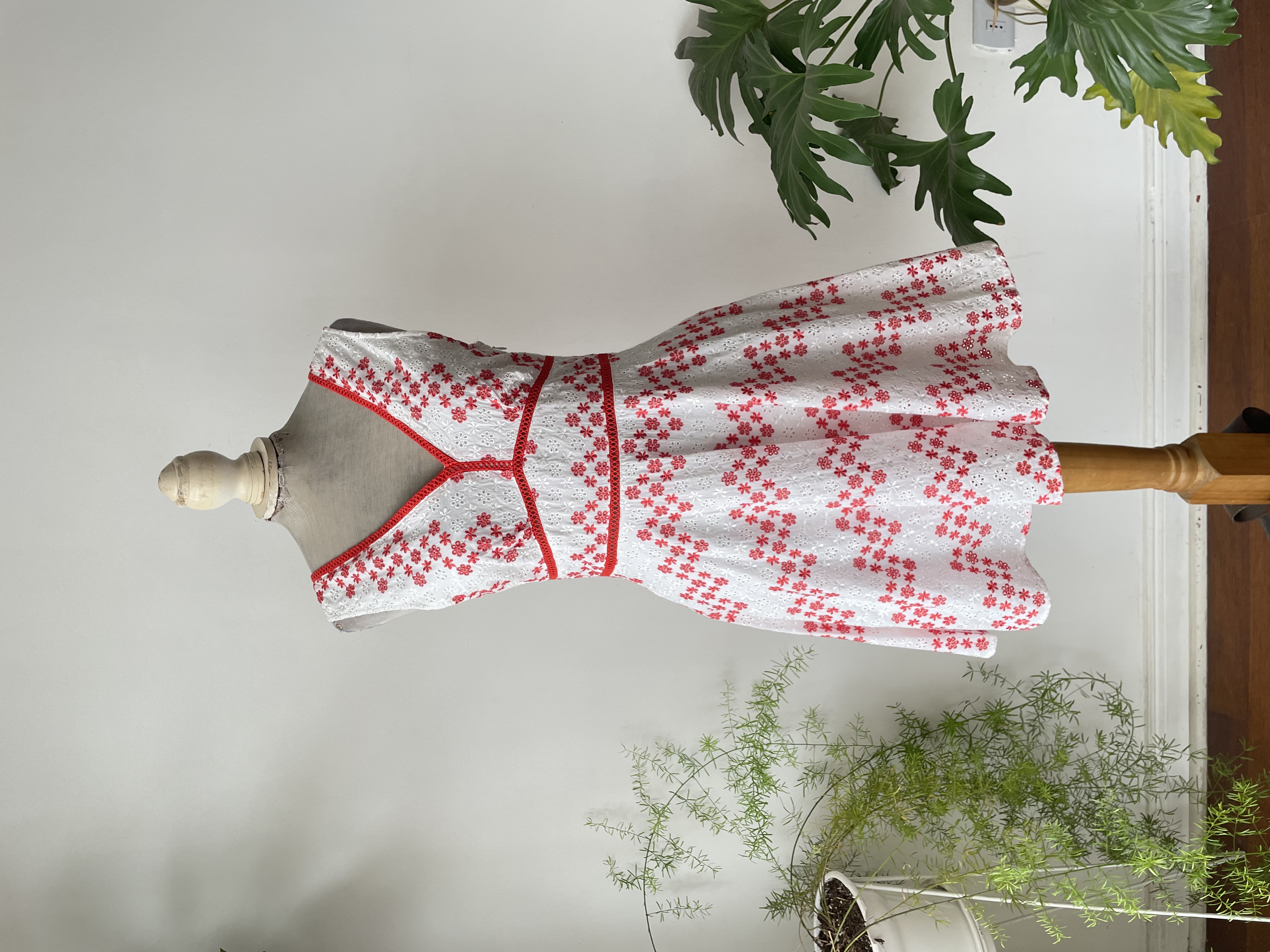 Vestido bordados. Talla: M (38) 1