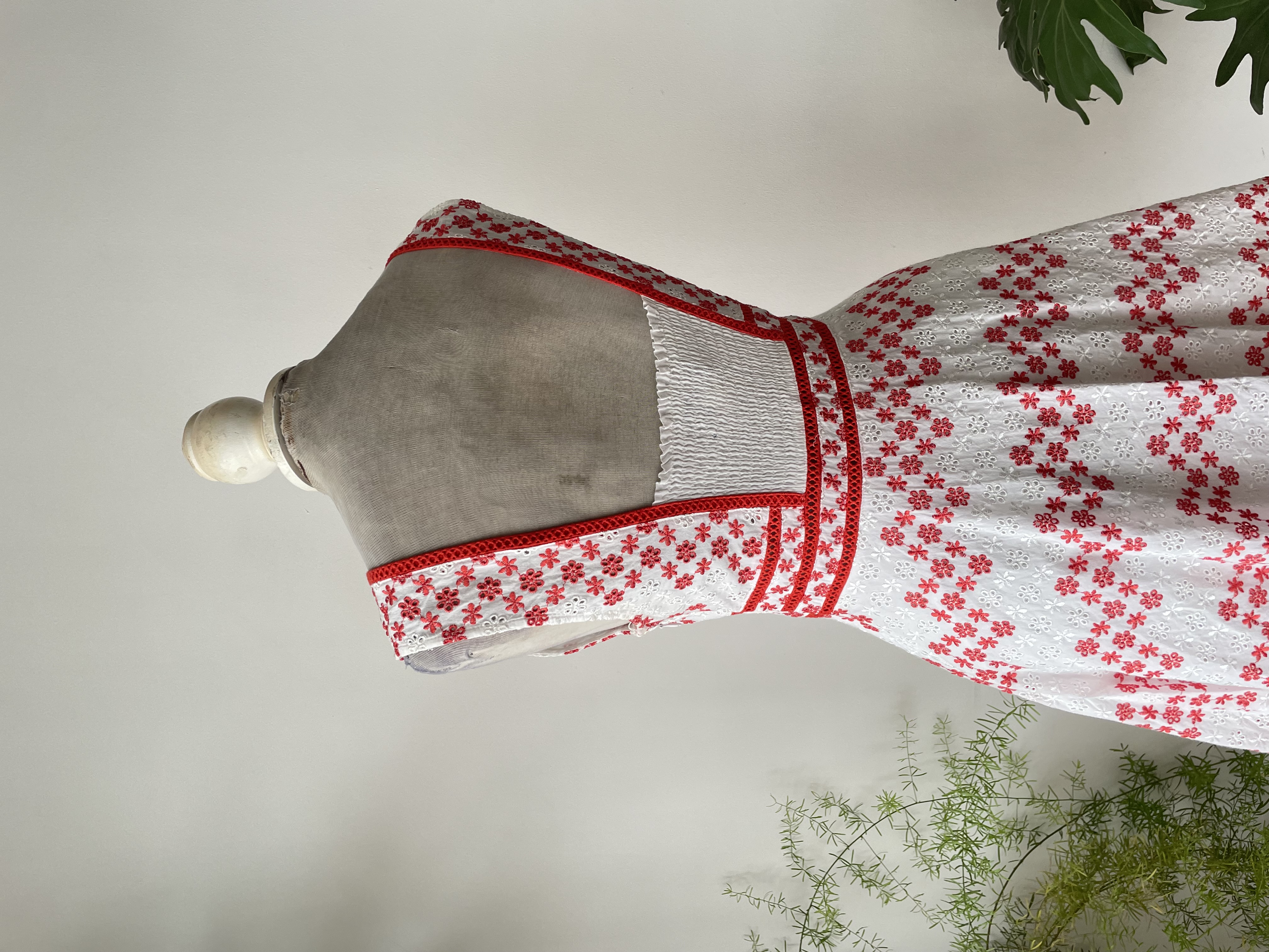 Vestido bordados. Talla: M (38) 3