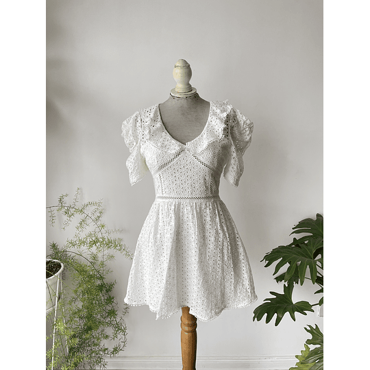 Vestido broderié. Talla: M CHICO